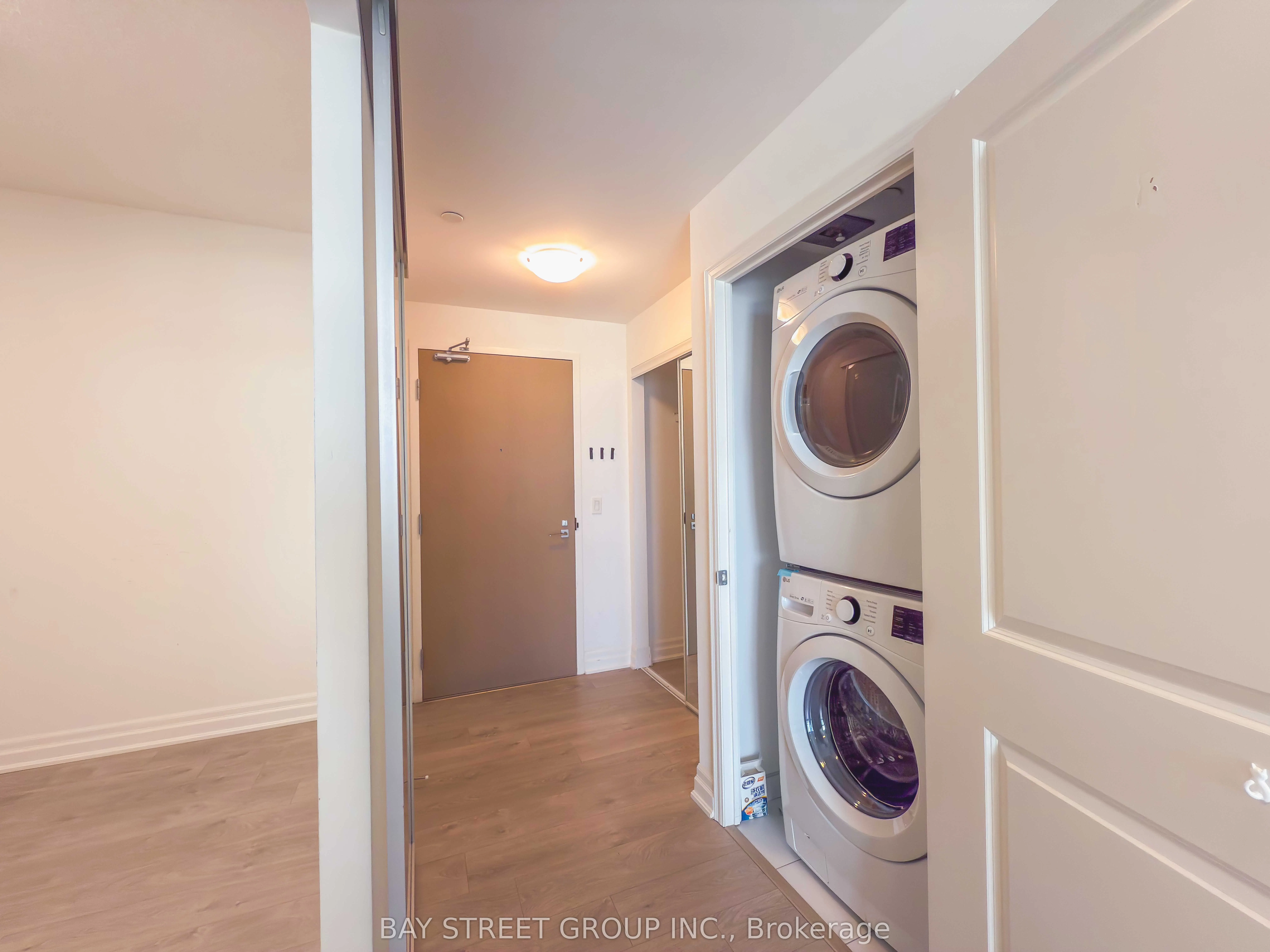 8 Rouge Valley Drive W, #1001B