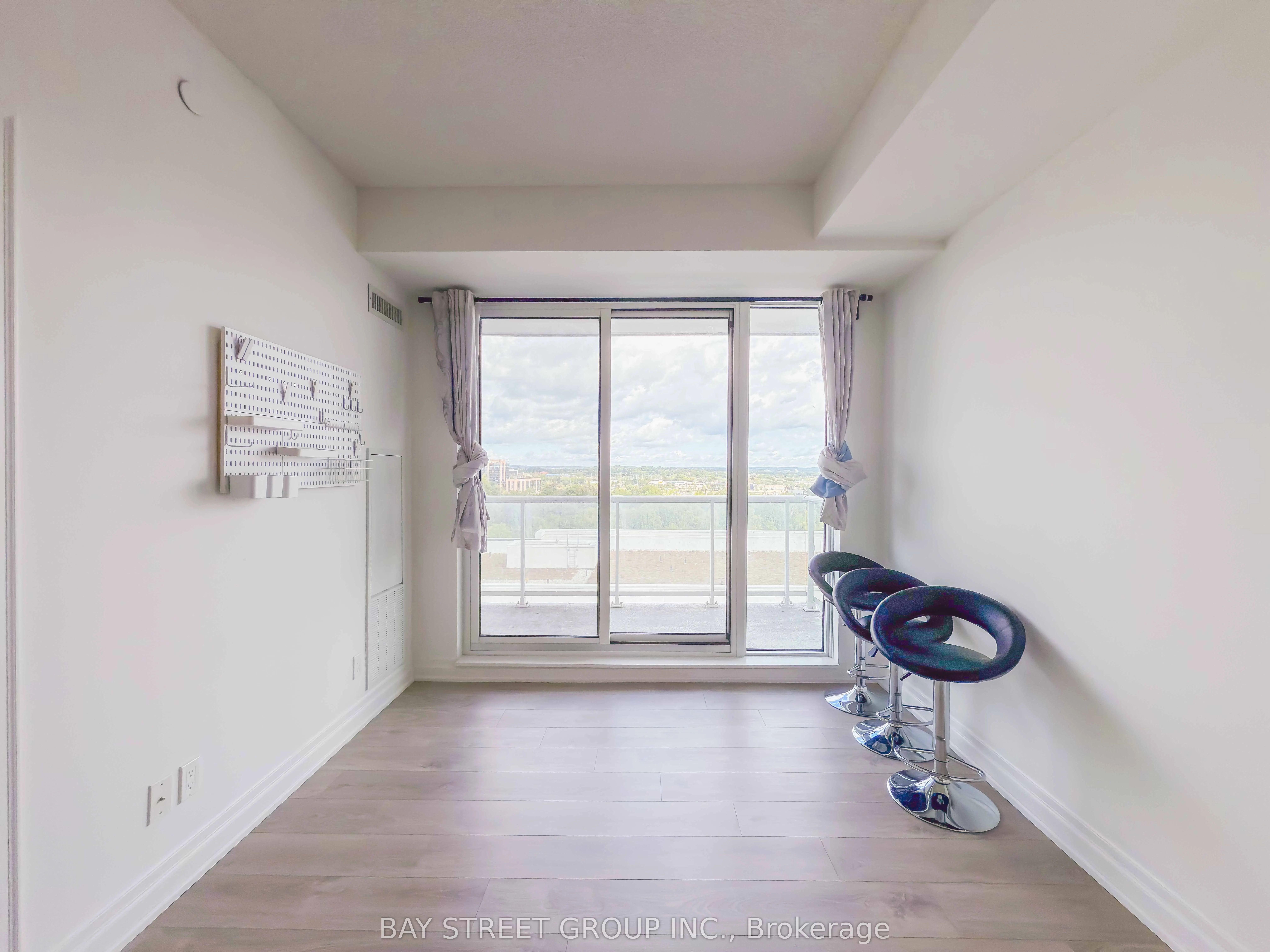 8 Rouge Valley Drive W, #1001B