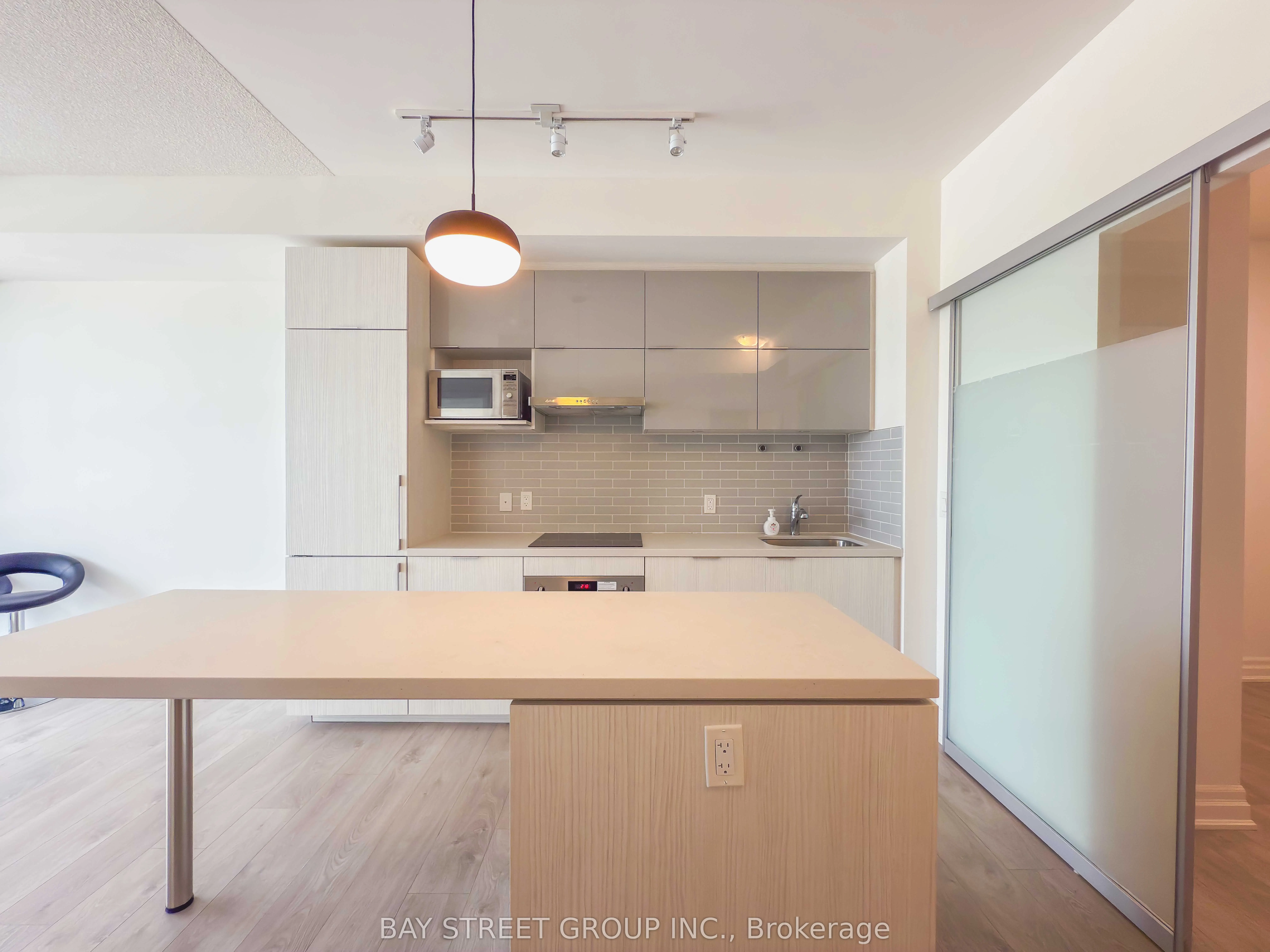 8 Rouge Valley Drive W, #1001B