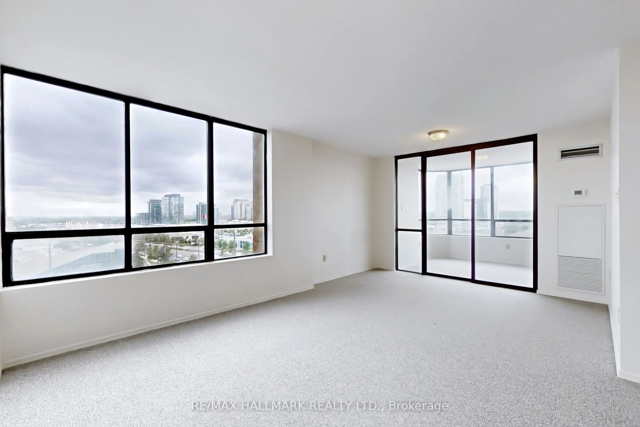 7601 Bathurst Street, #912