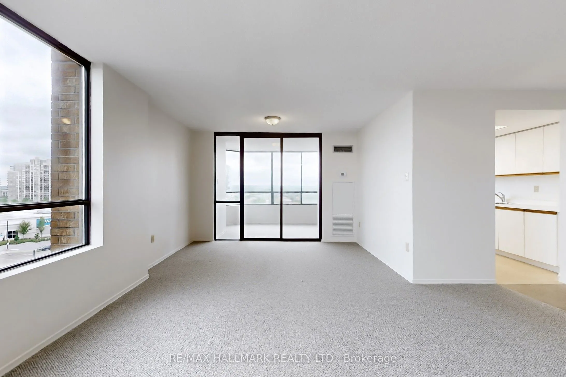 7601 Bathurst Street, #912