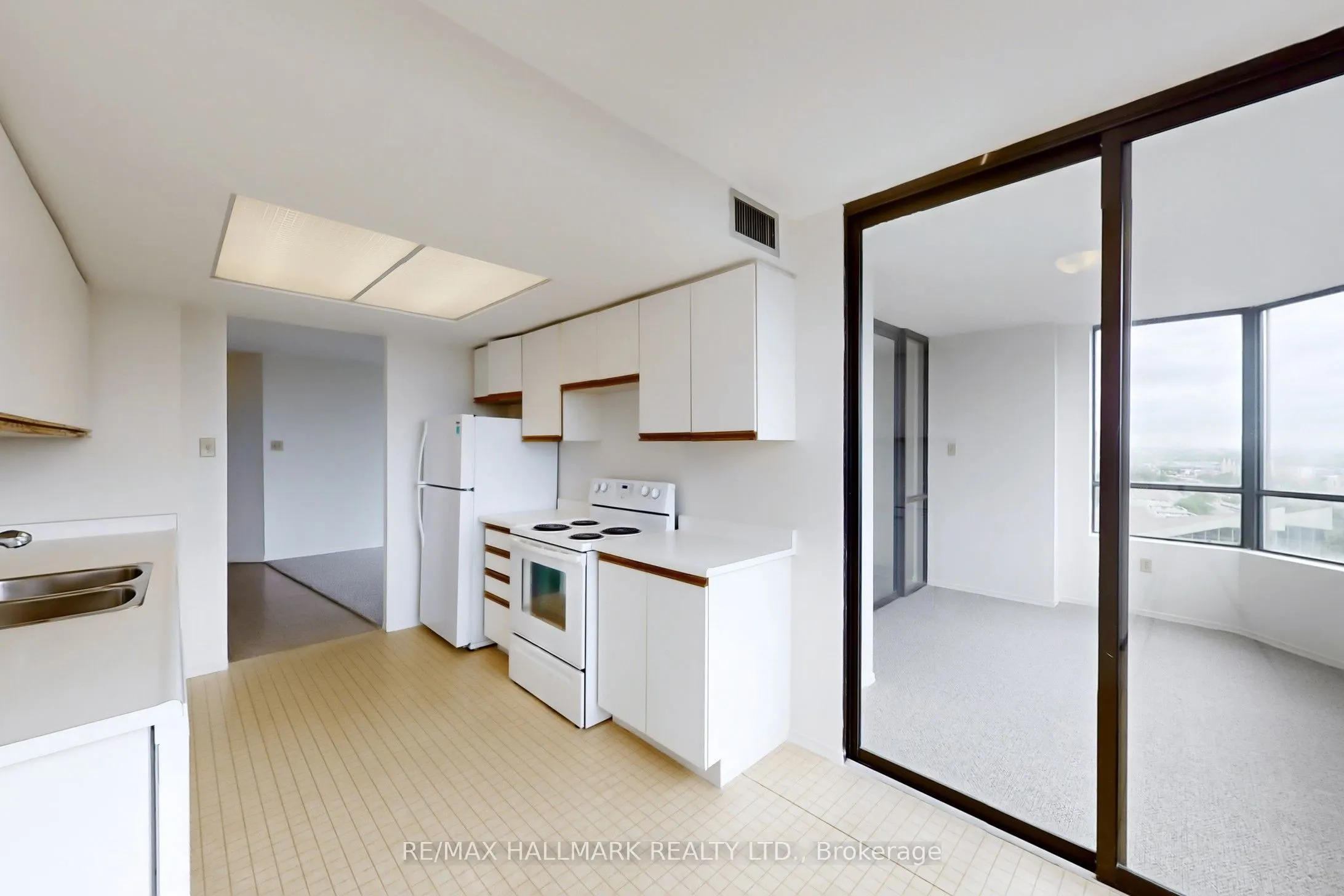 7601 Bathurst Street, #912