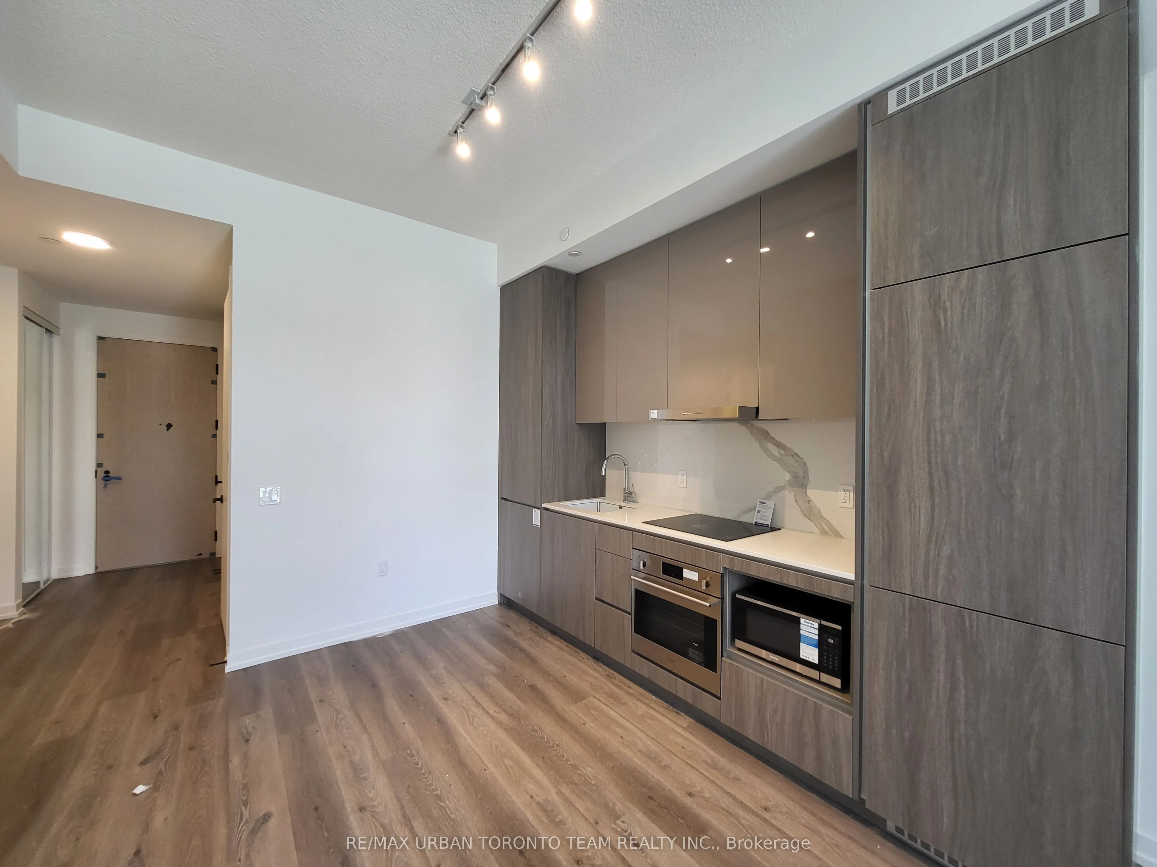 28 Interchange Way, #103