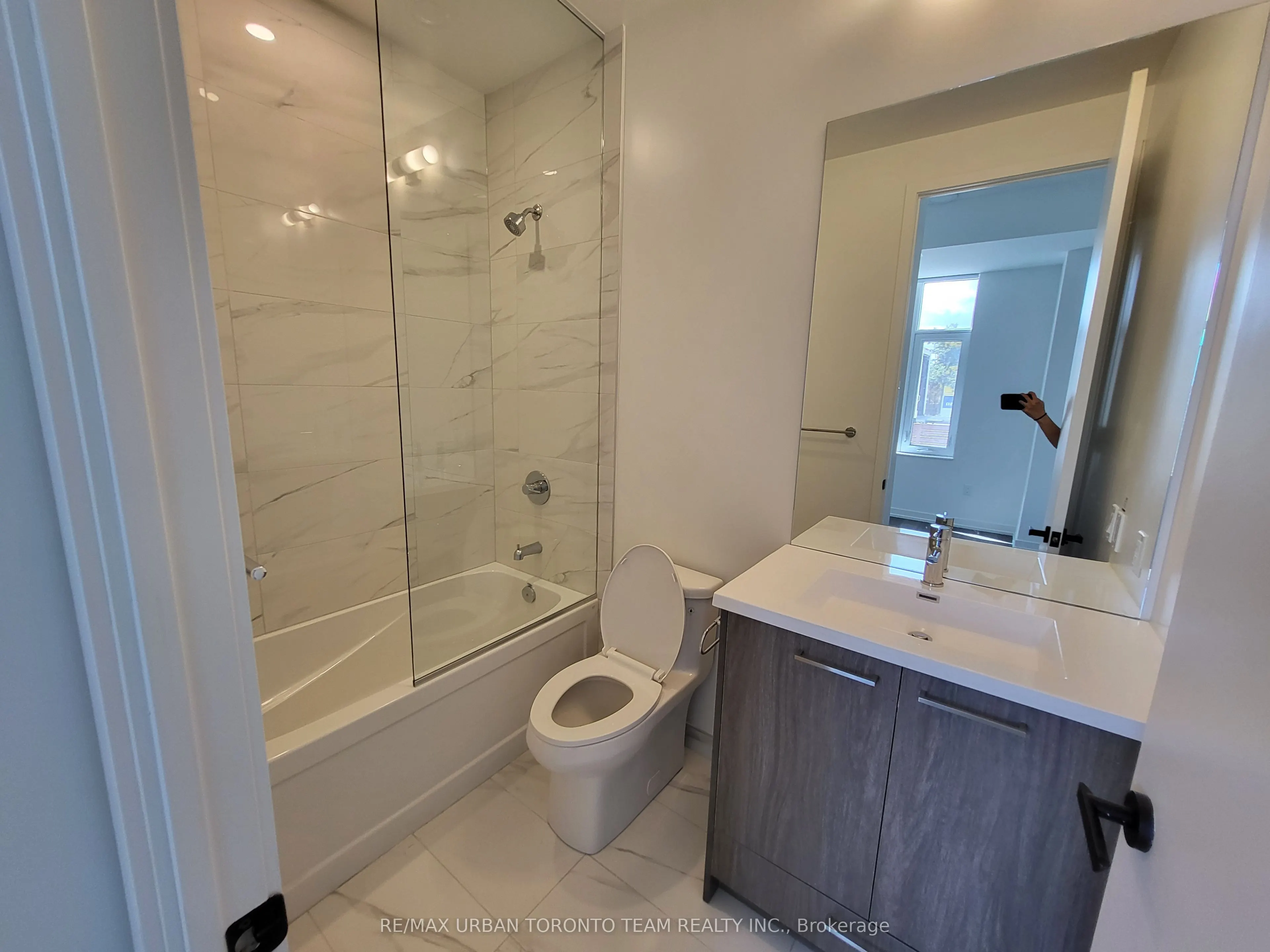 28 Interchange Way, #103