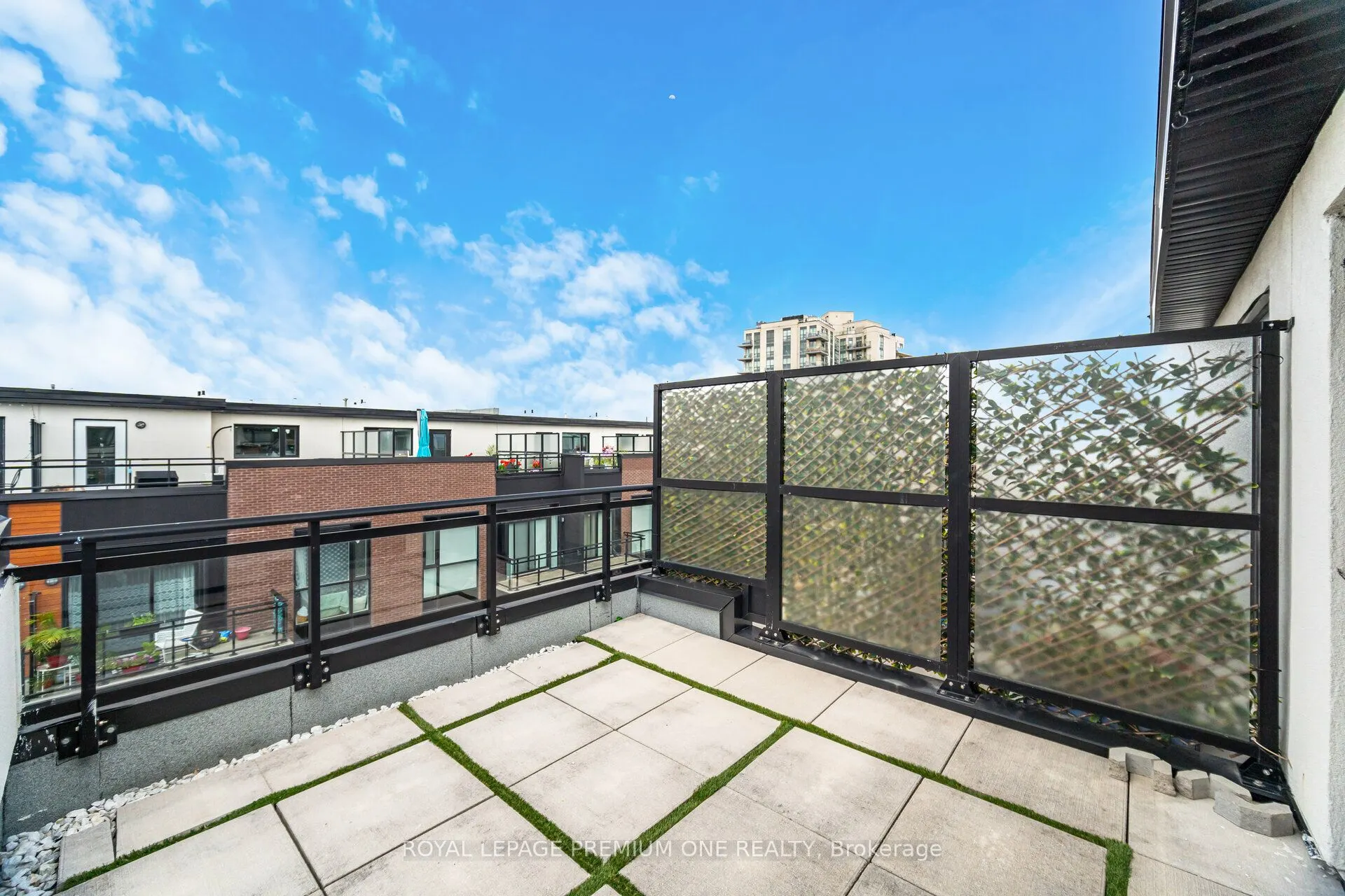 52 Coles Avenue, #303