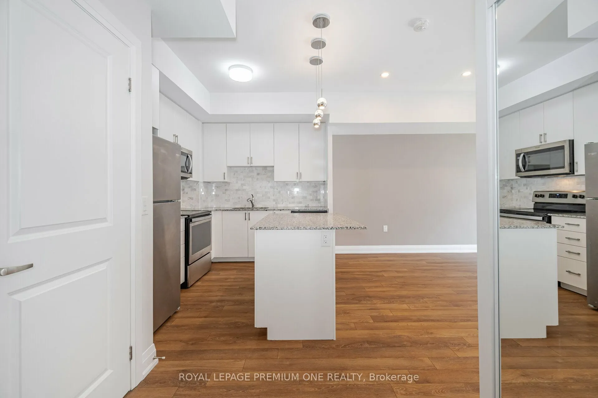 52 Coles Avenue, #303