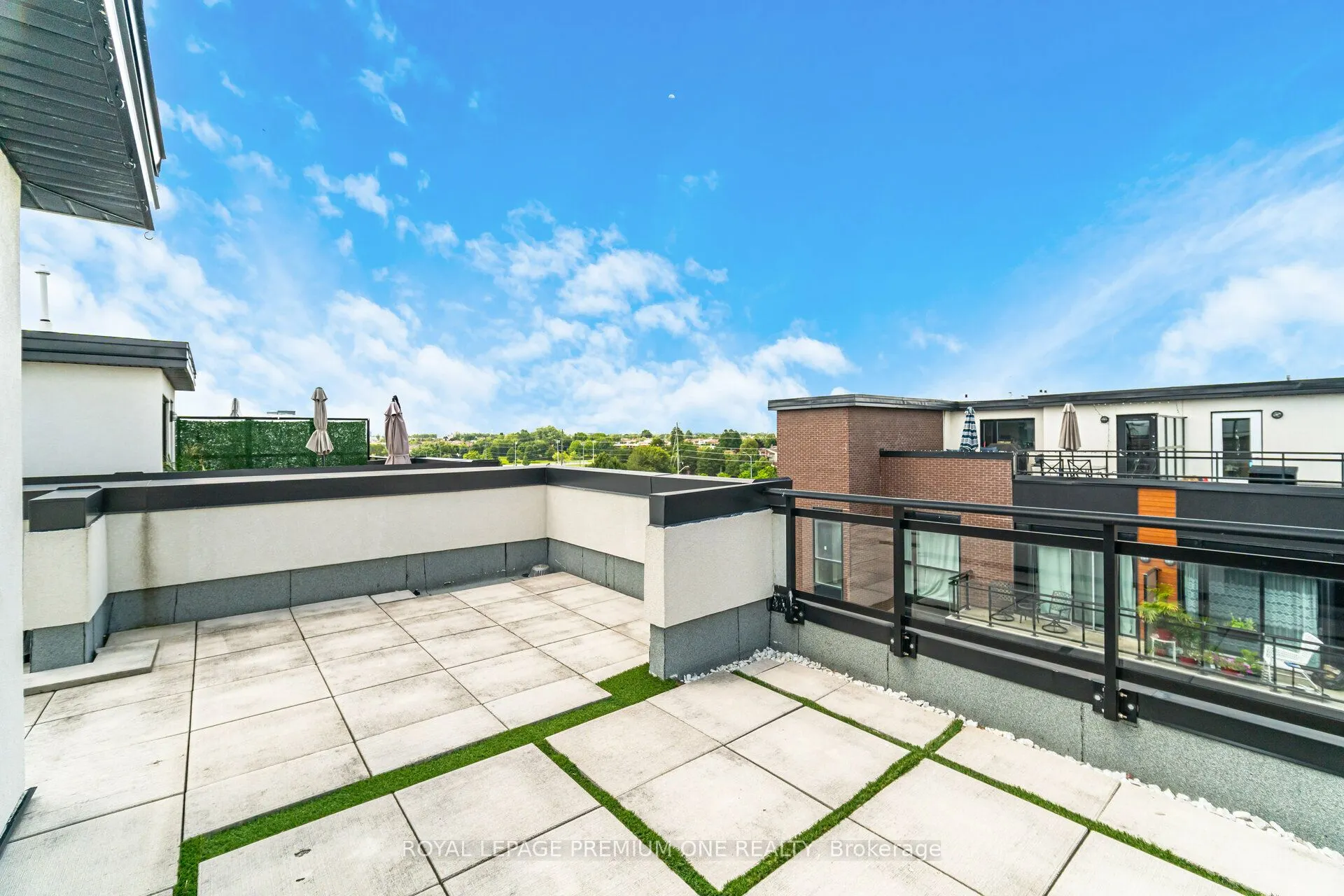 52 Coles Avenue, #303