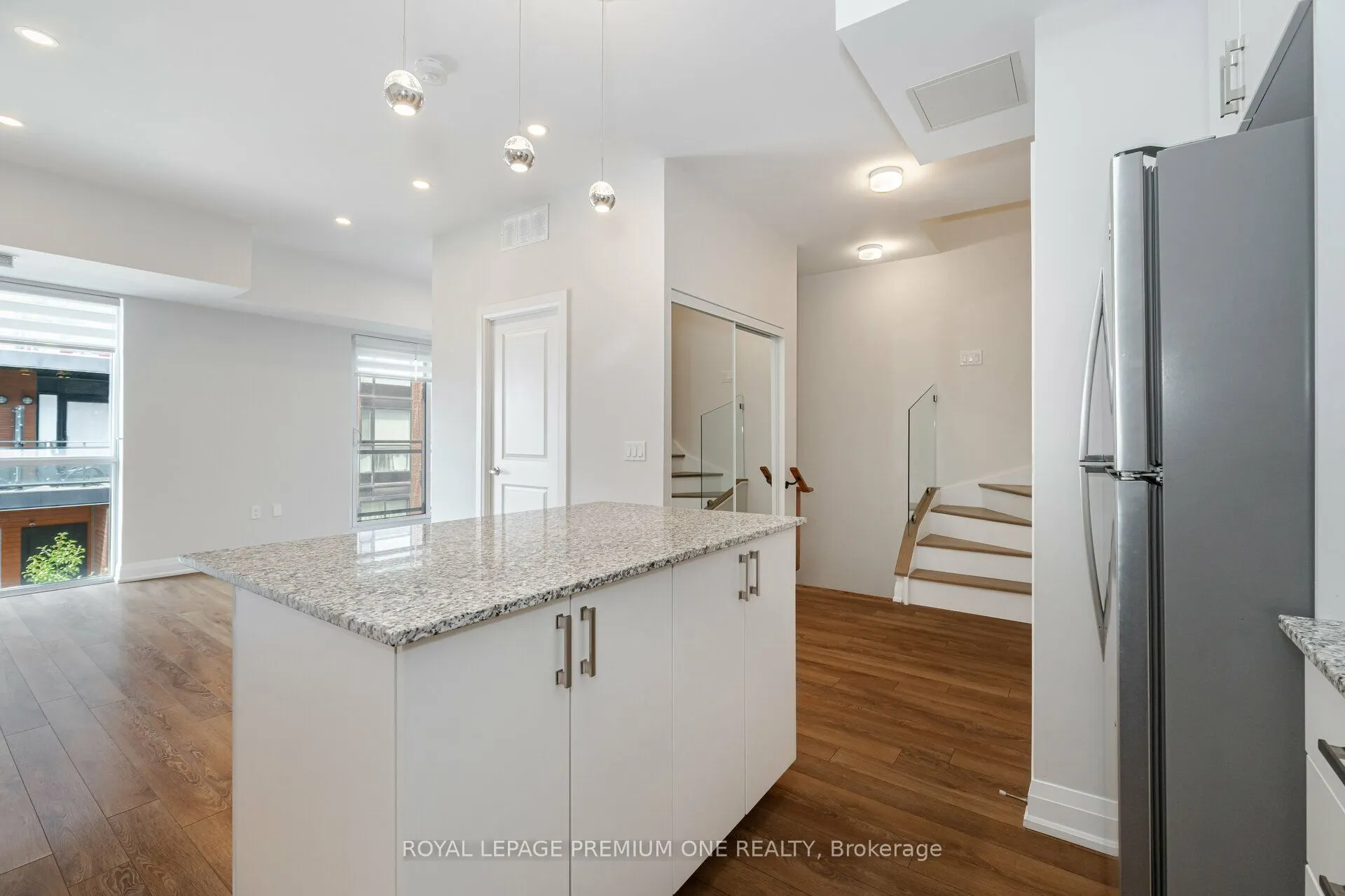 52 Coles Avenue, #303
