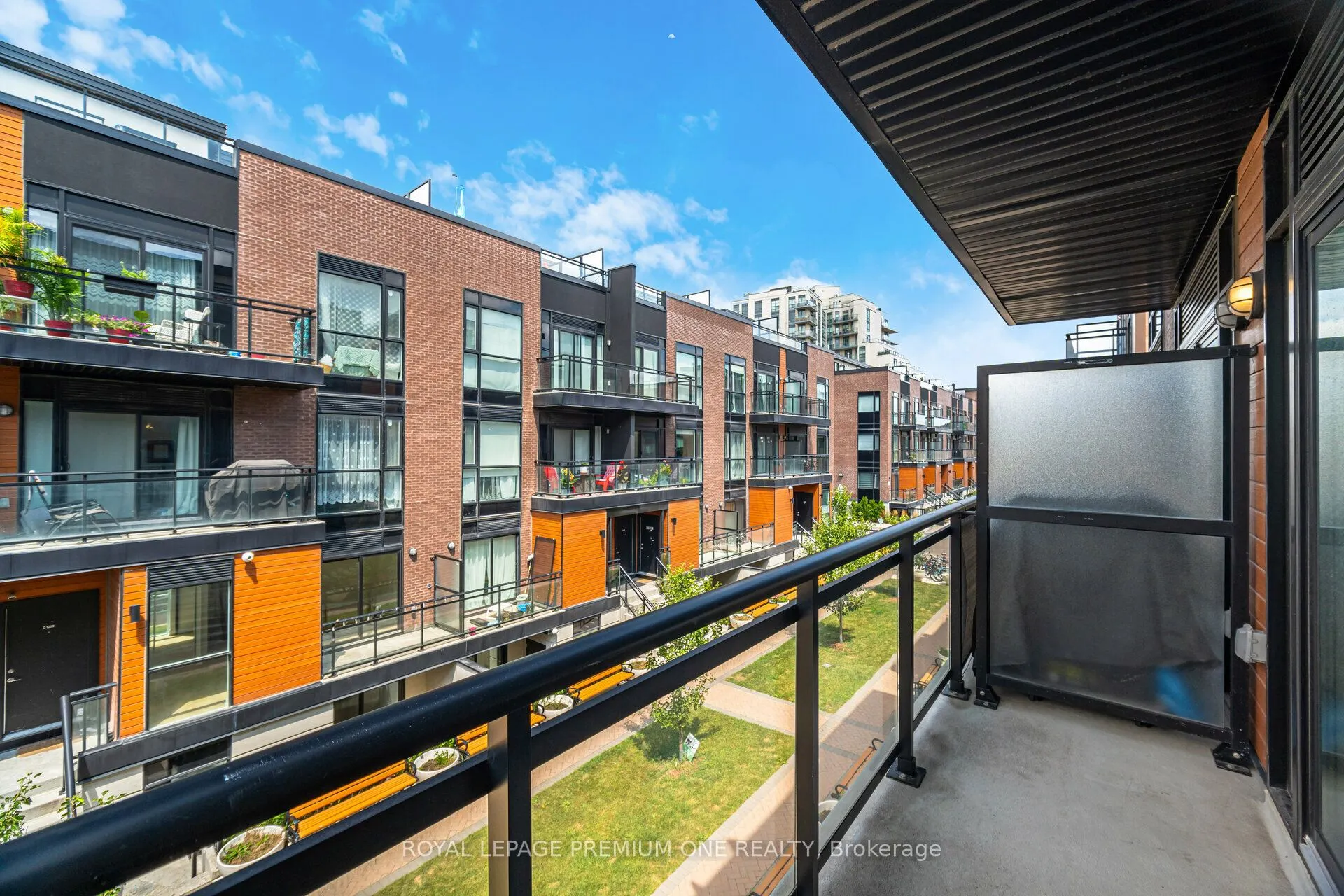 52 Coles Avenue, #303