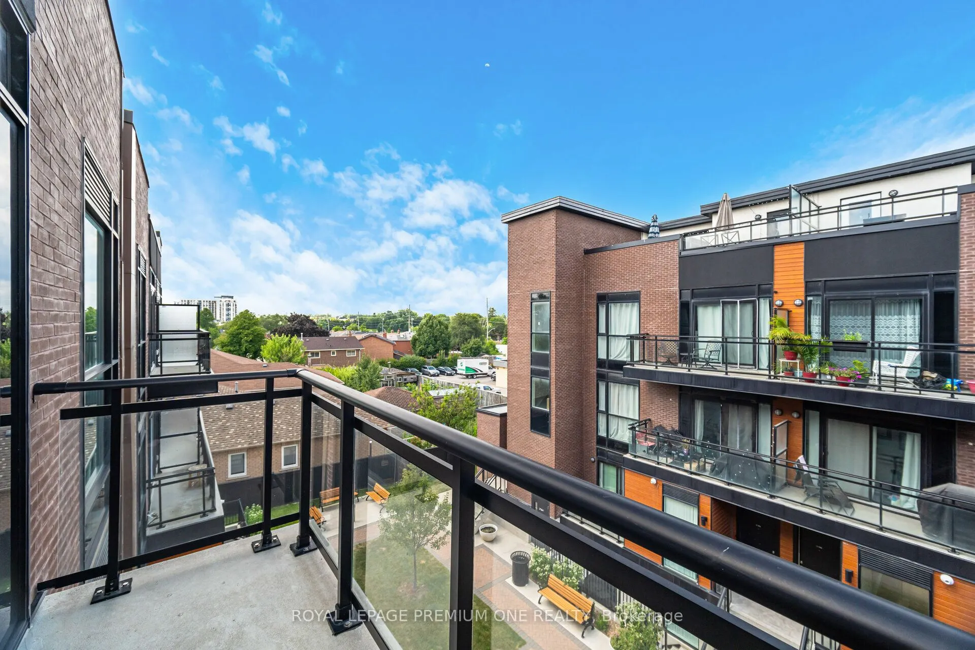 52 Coles Avenue, #303
