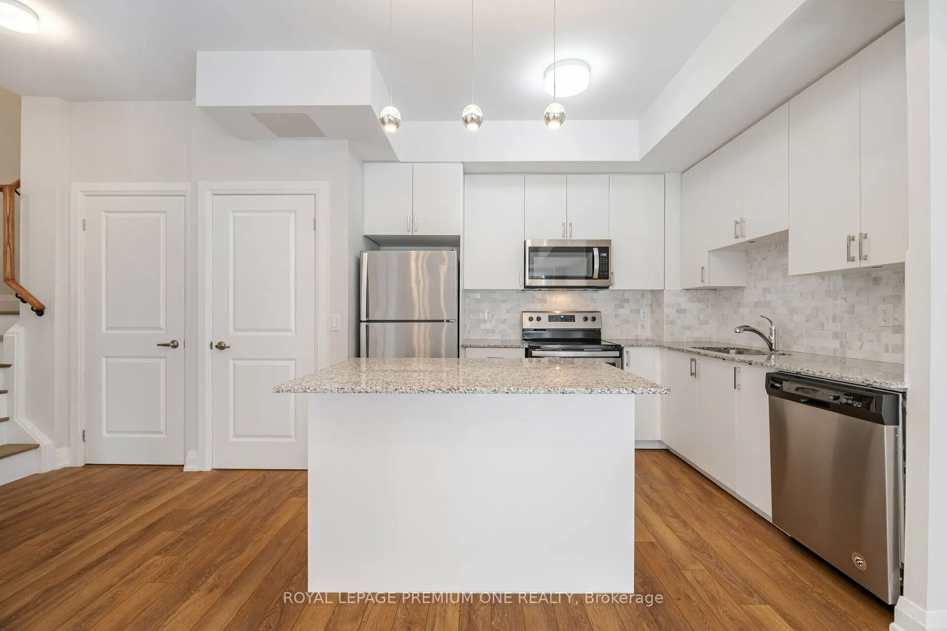 52 Coles Avenue, #303