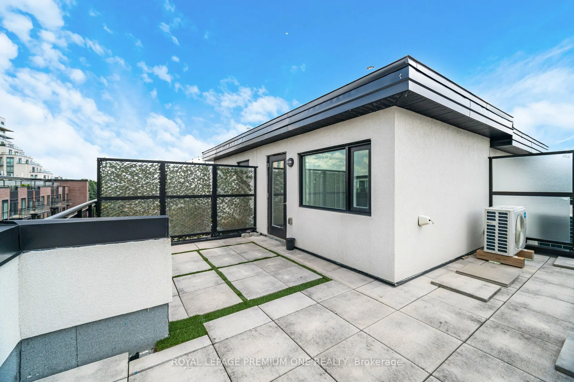 52 Coles Avenue, #303