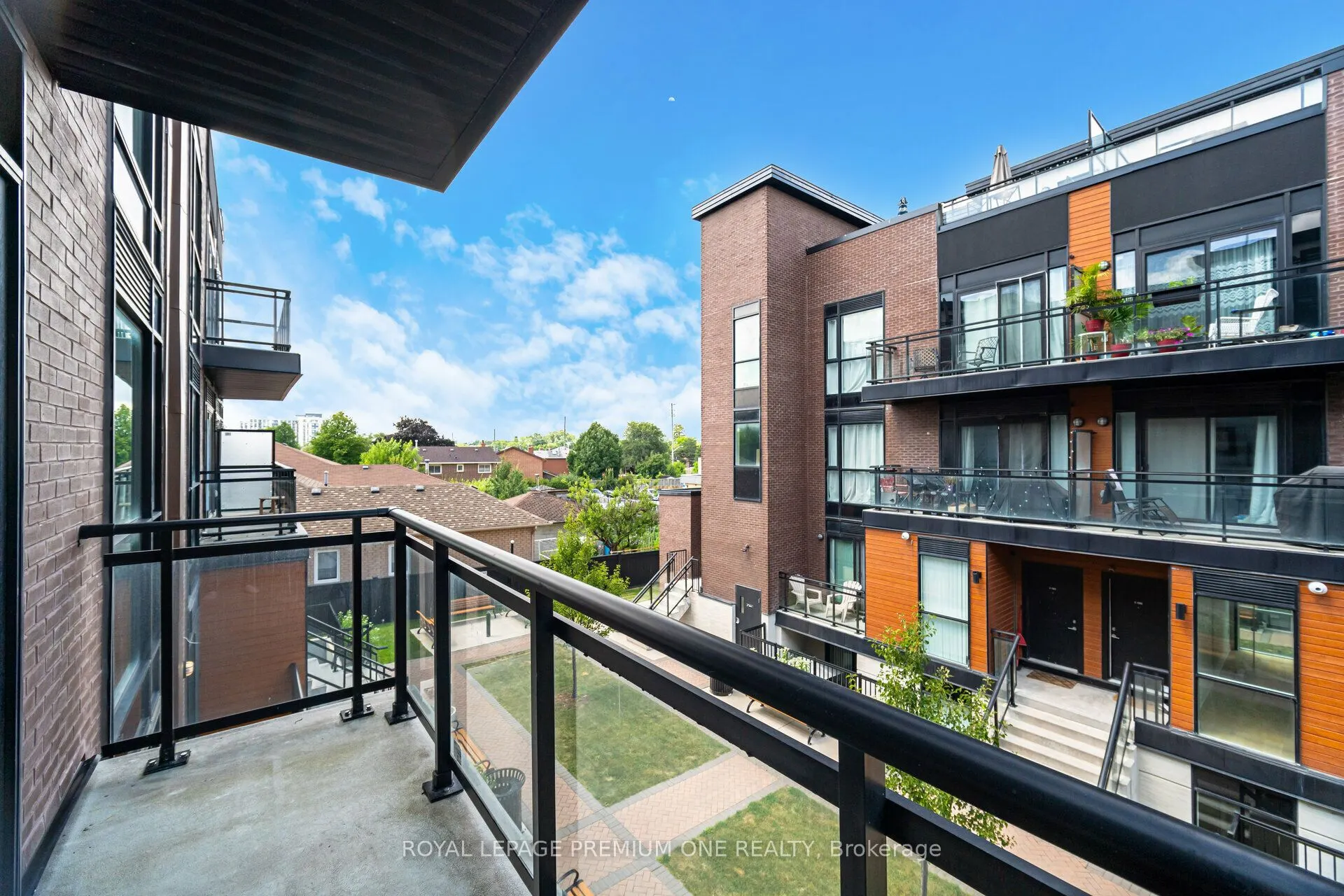 52 Coles Avenue, #303