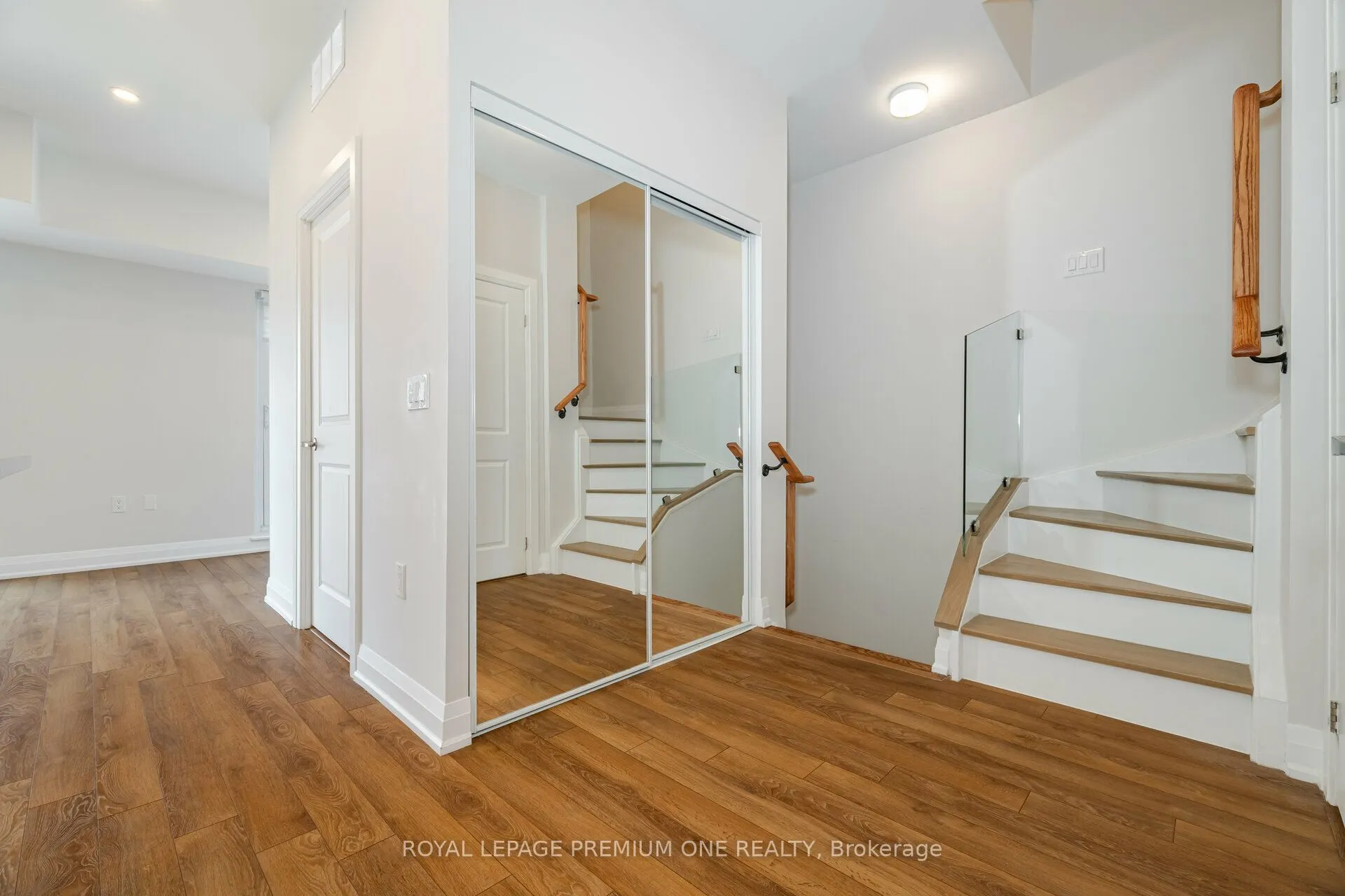 52 Coles Avenue, #303