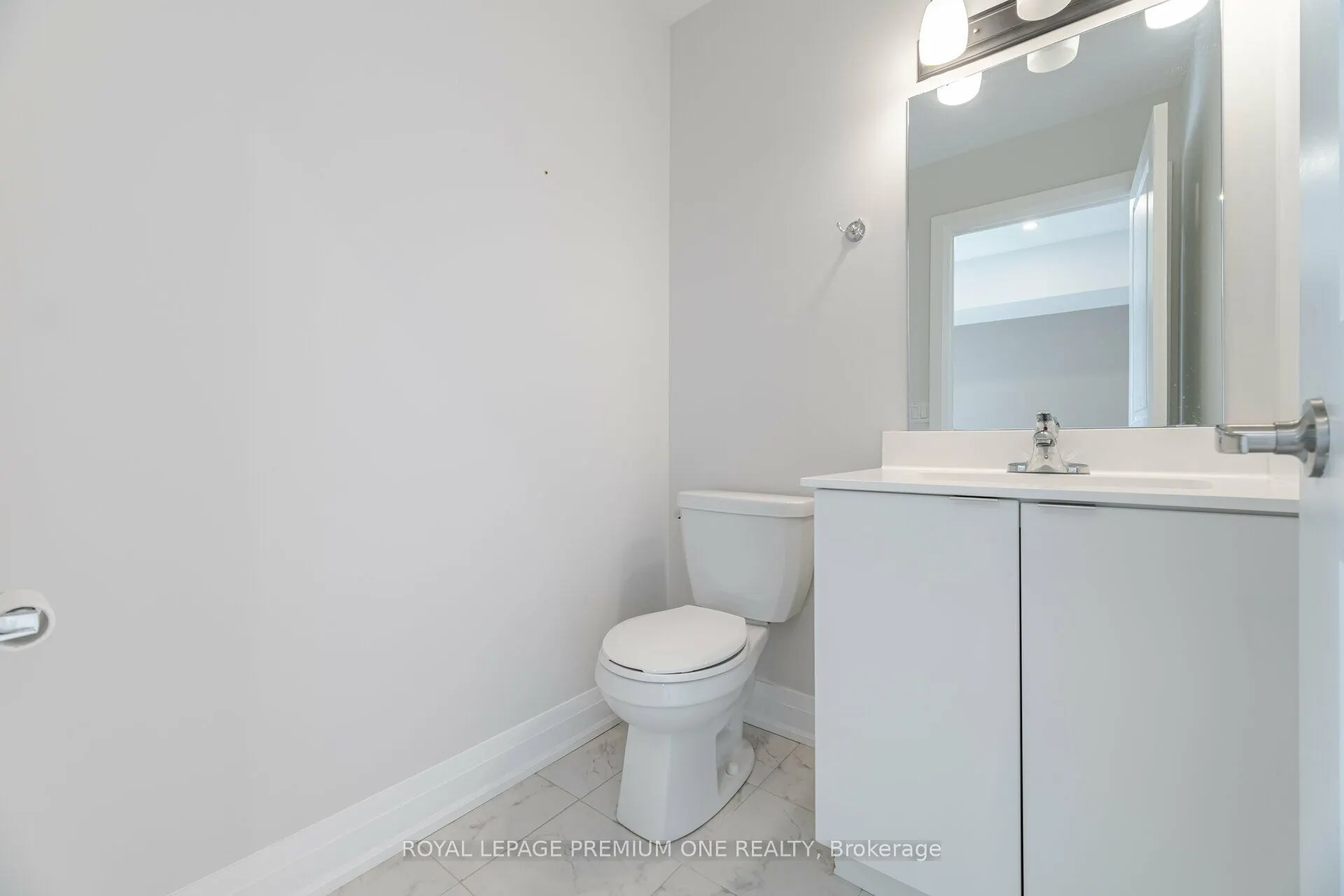 52 Coles Avenue, #303