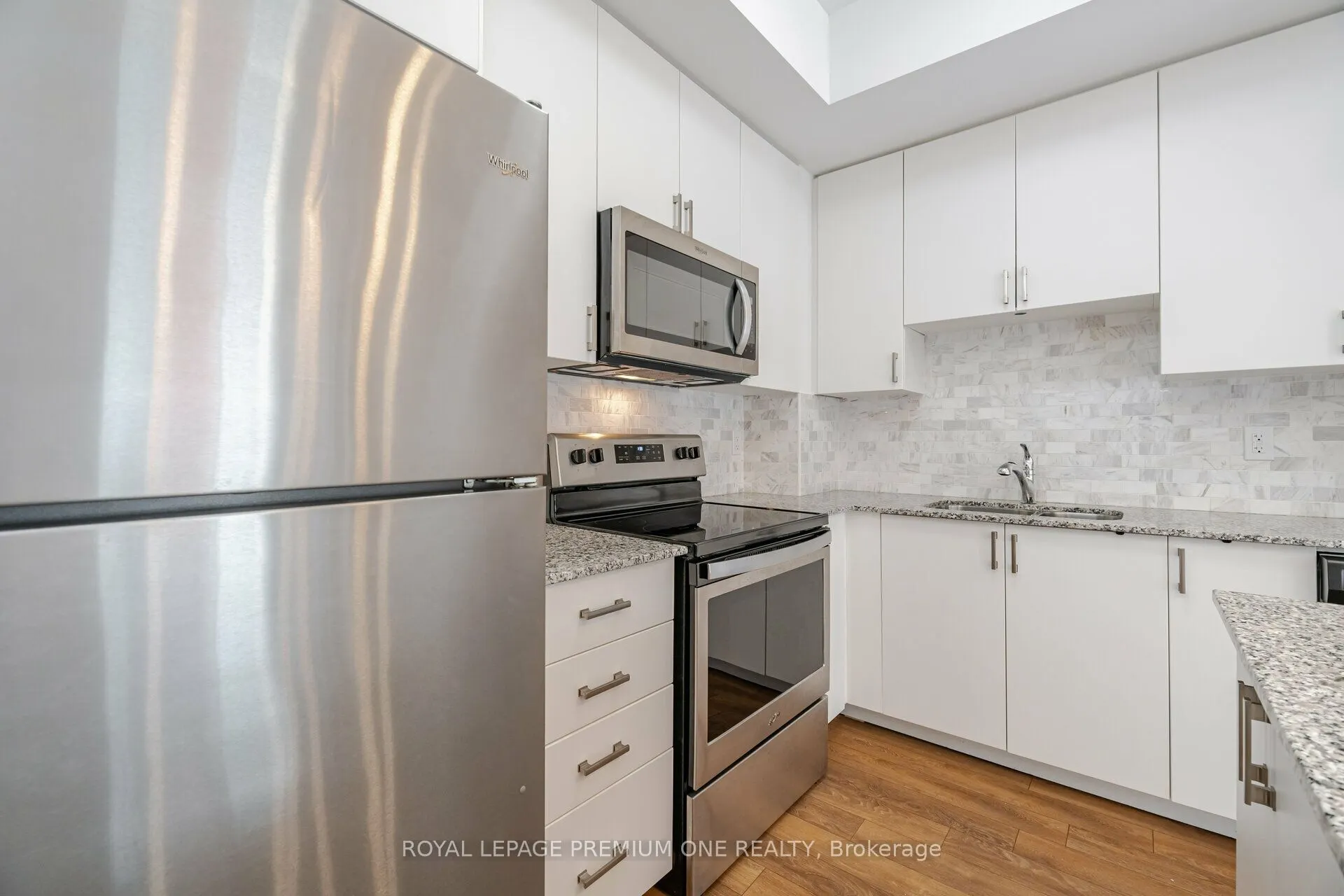 52 Coles Avenue, #303