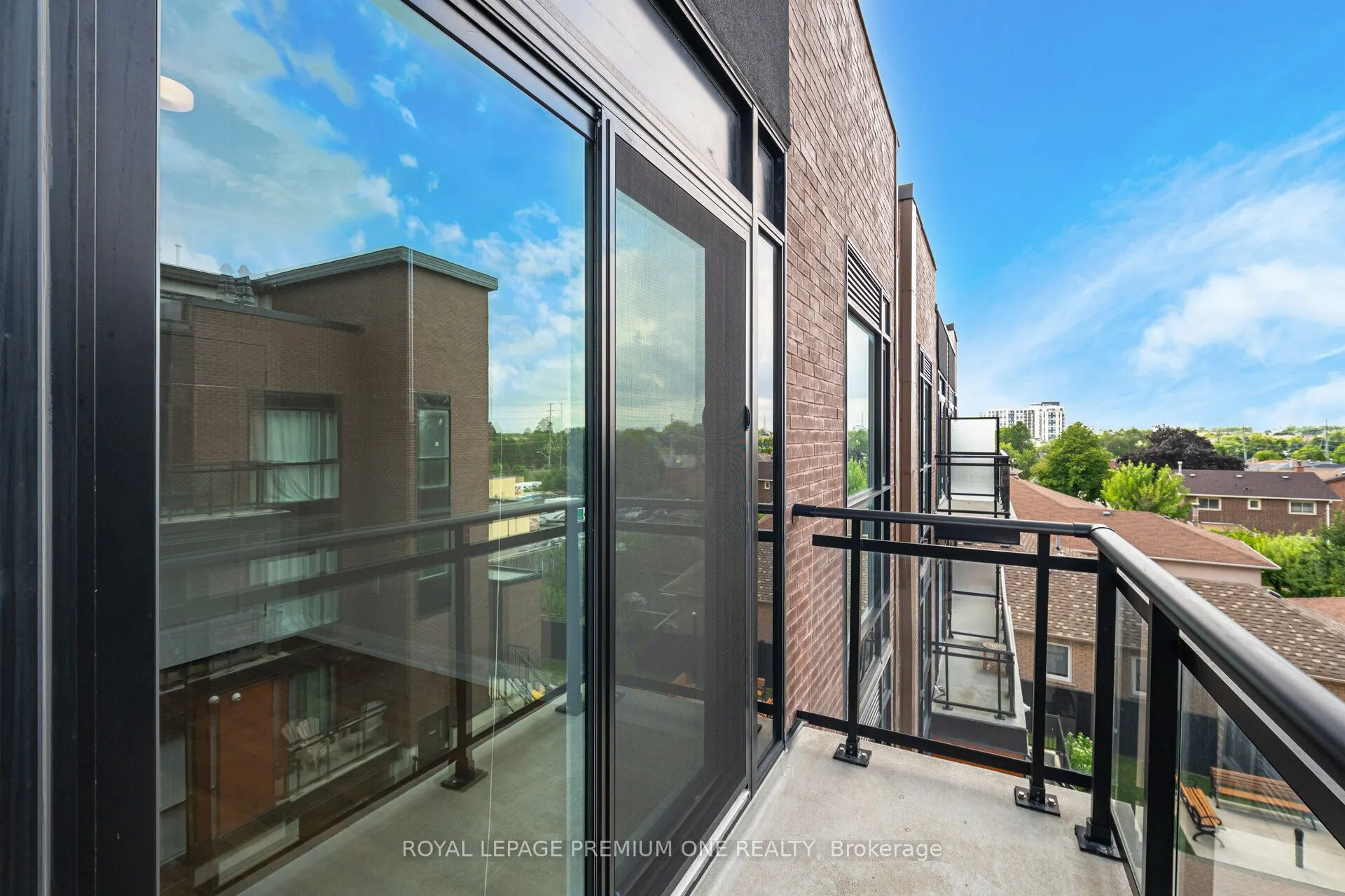 52 Coles Avenue, #303