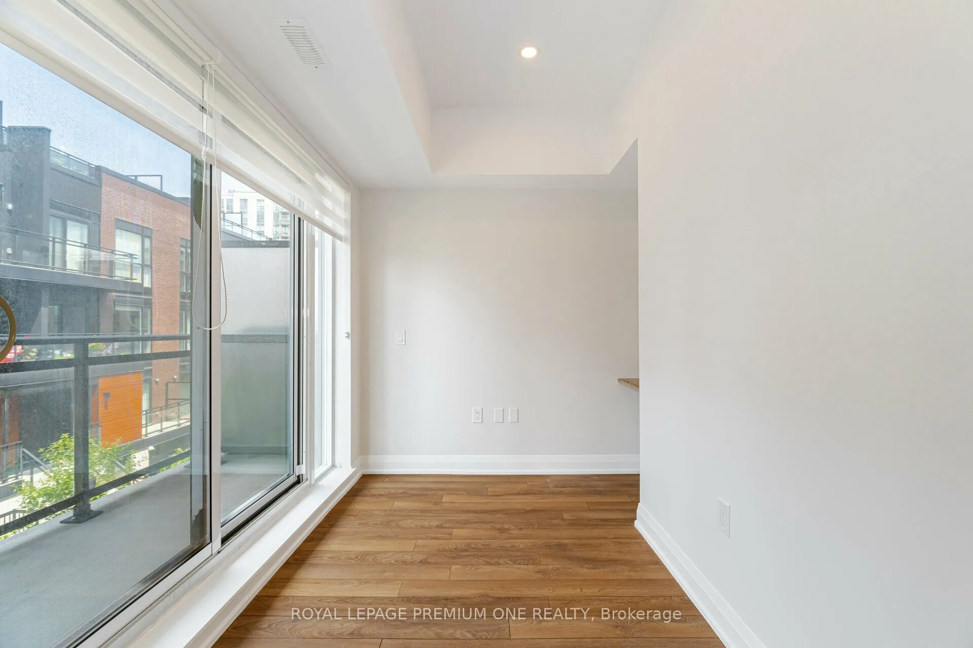 52 Coles Avenue, #303