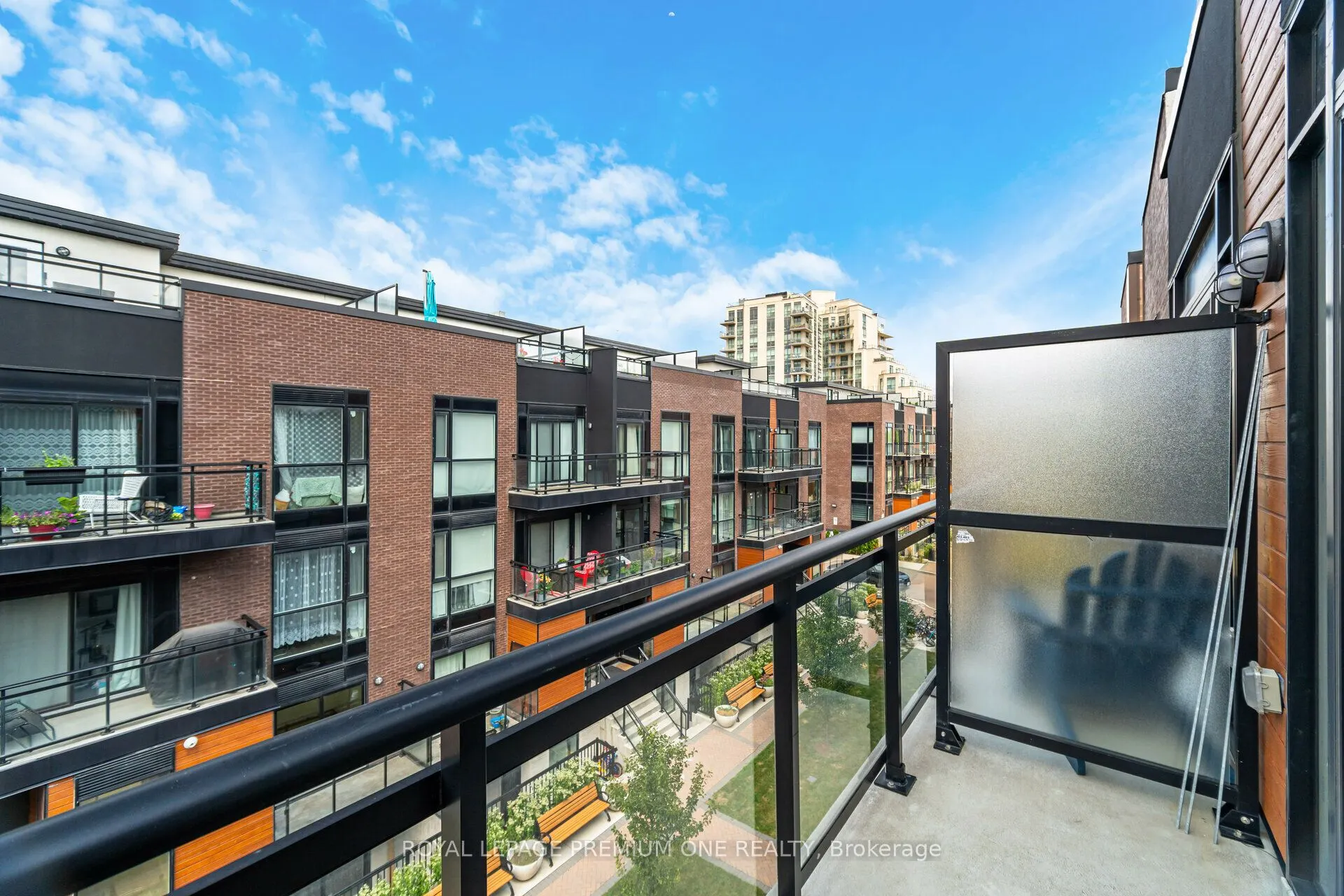 52 Coles Avenue, #303