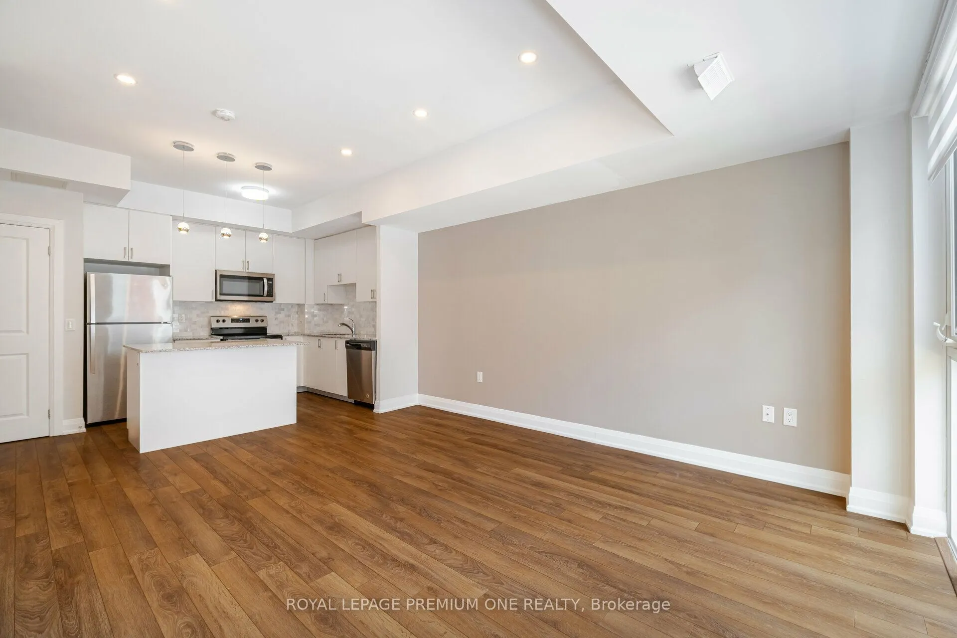 52 Coles Avenue, #303