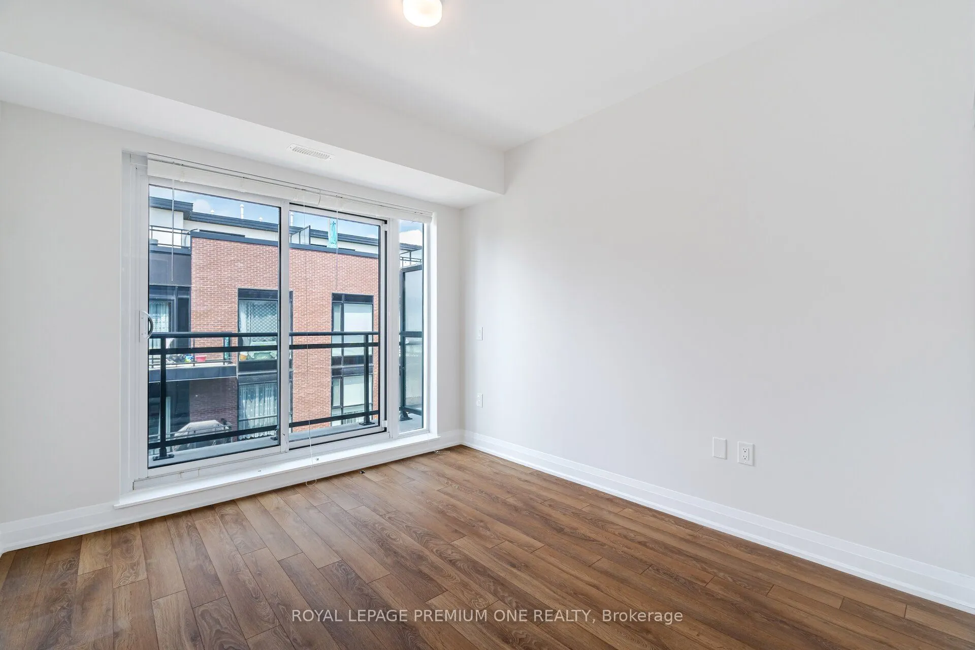 52 Coles Avenue, #303