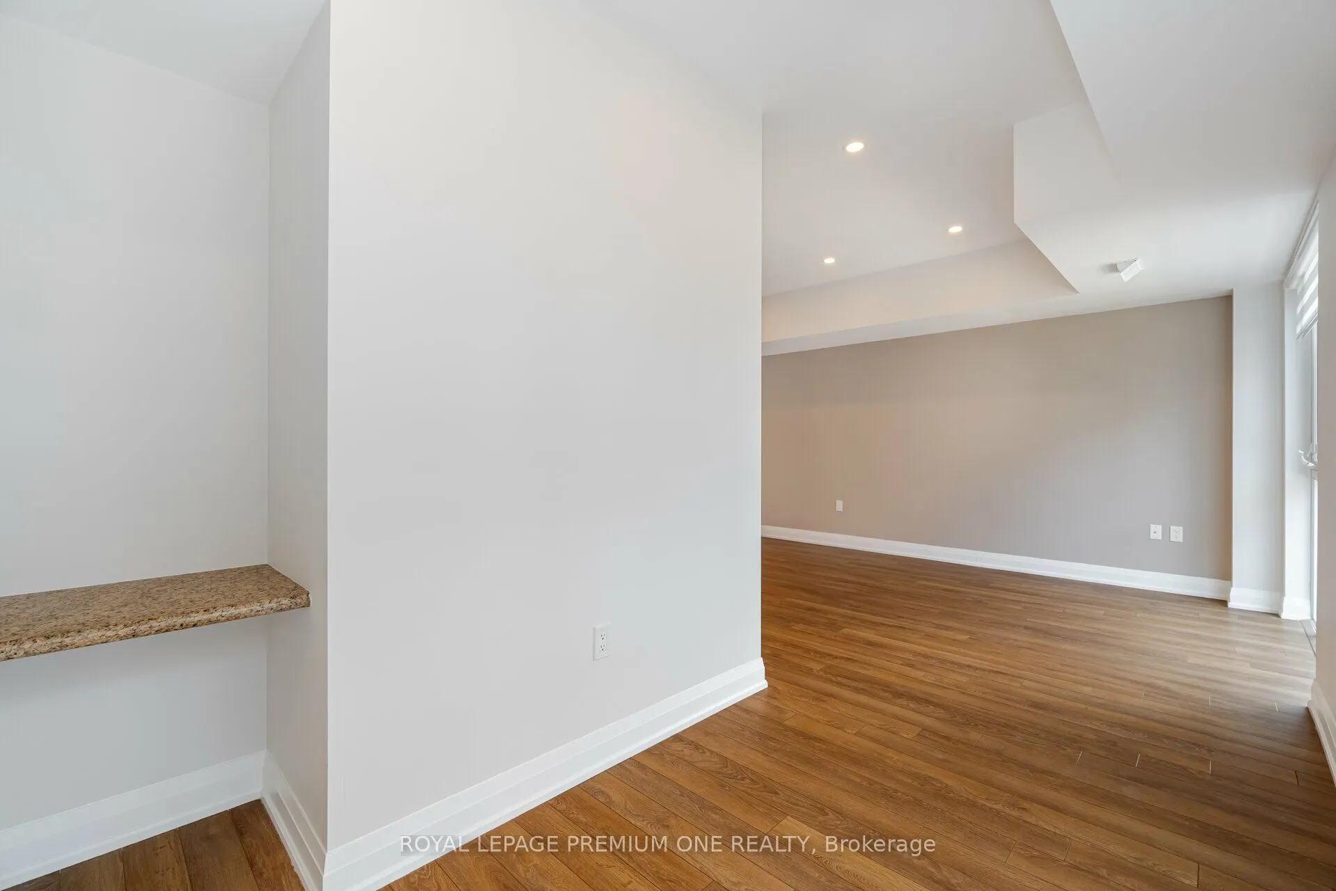 52 Coles Avenue, #303