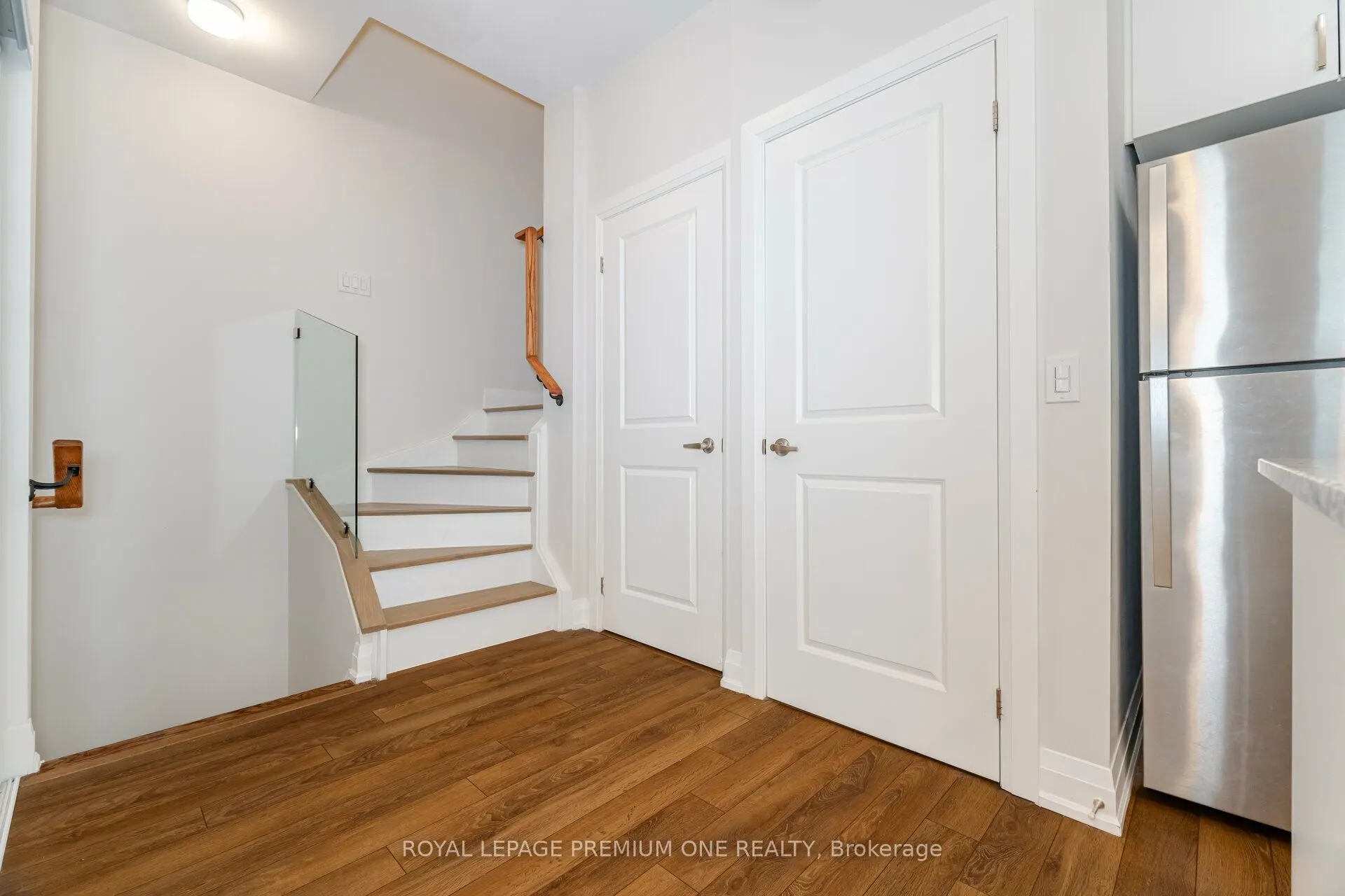 52 Coles Avenue, #303