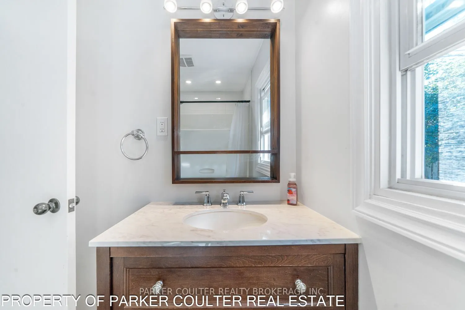 563 Mapleview Drive