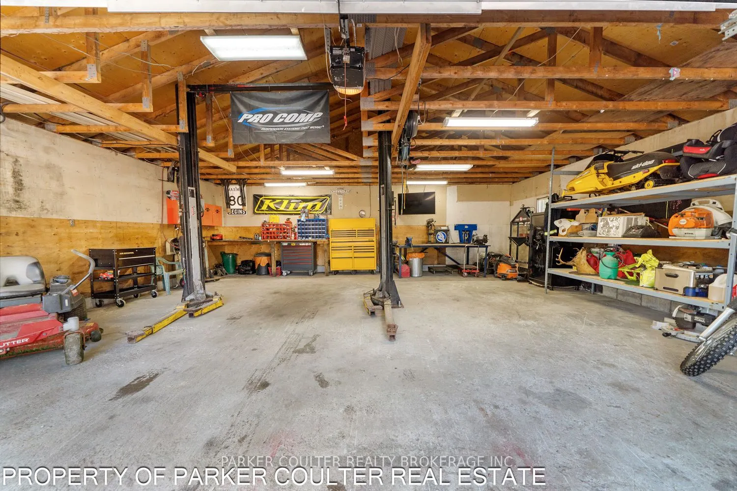 563 Mapleview Drive