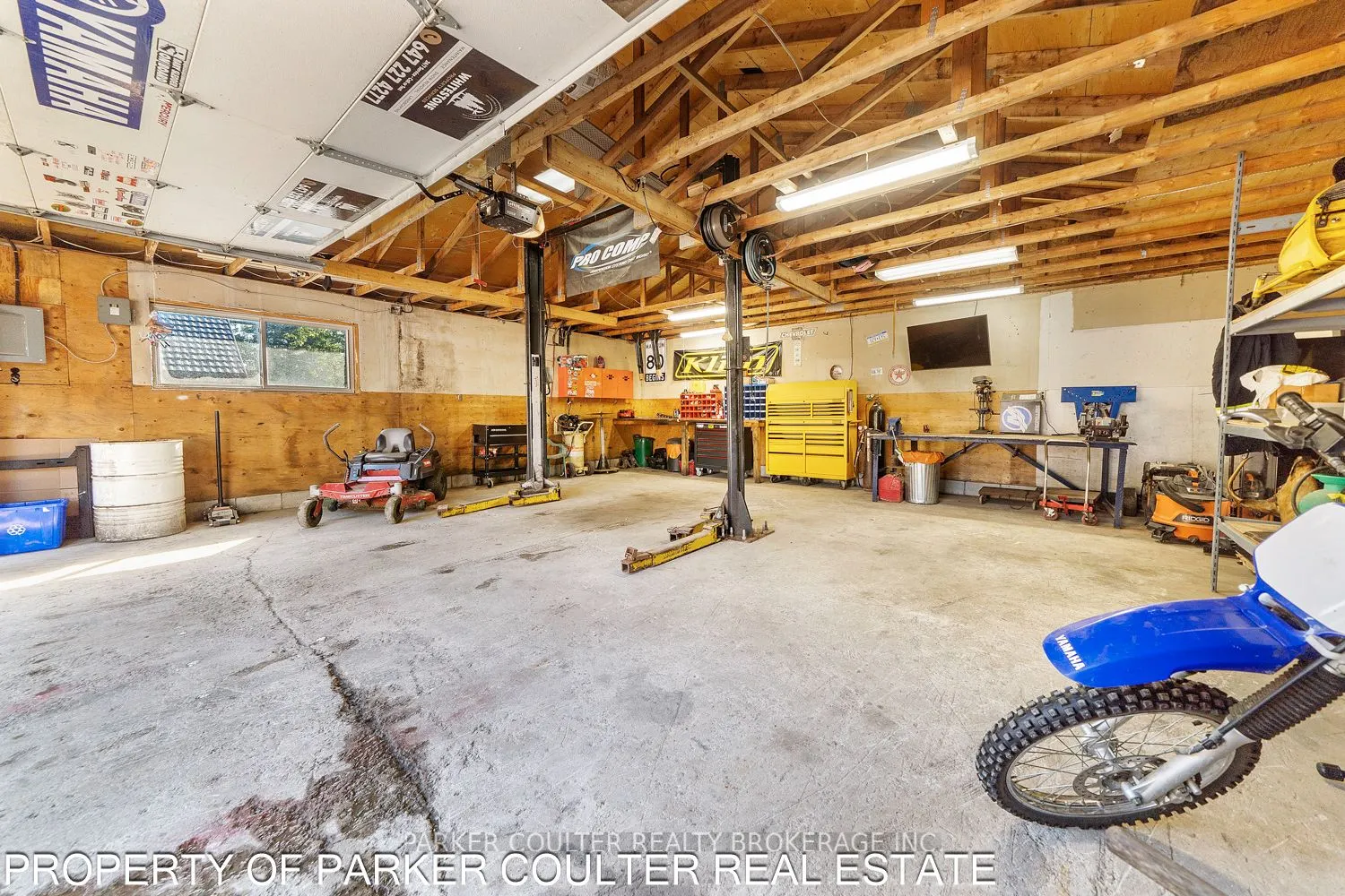 563 Mapleview Drive