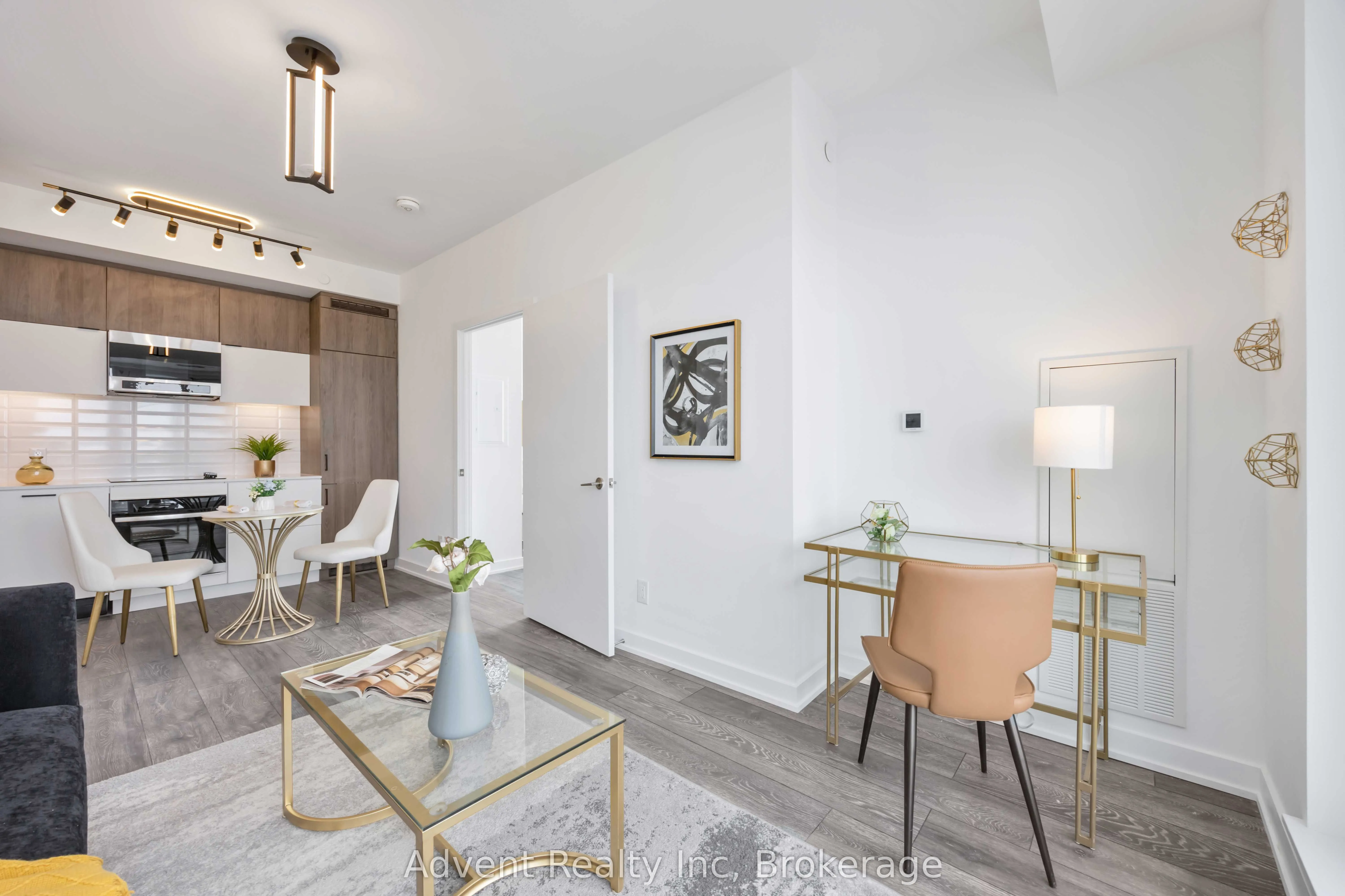 8888 YONGE Street, #412