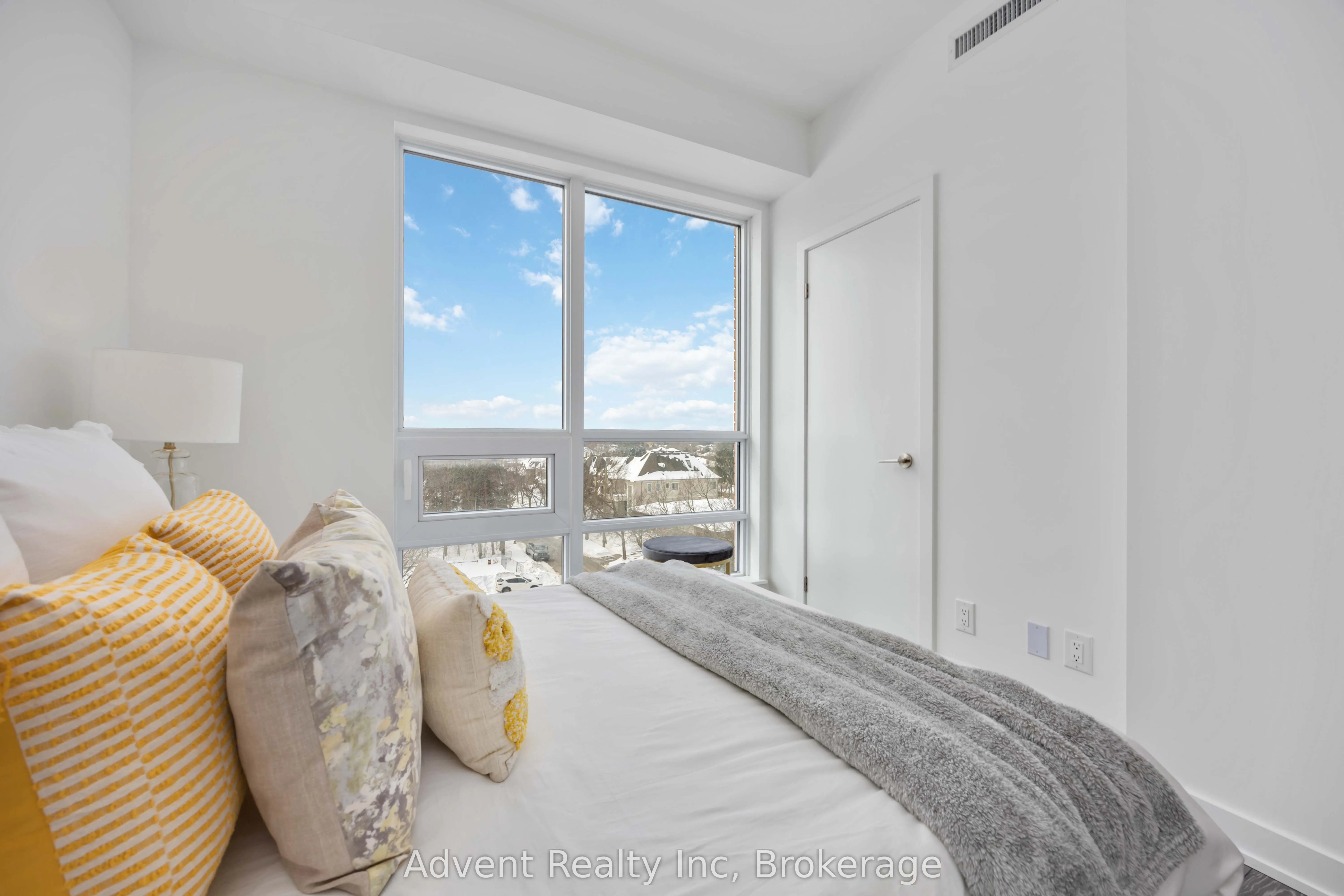 8888 YONGE Street, #412