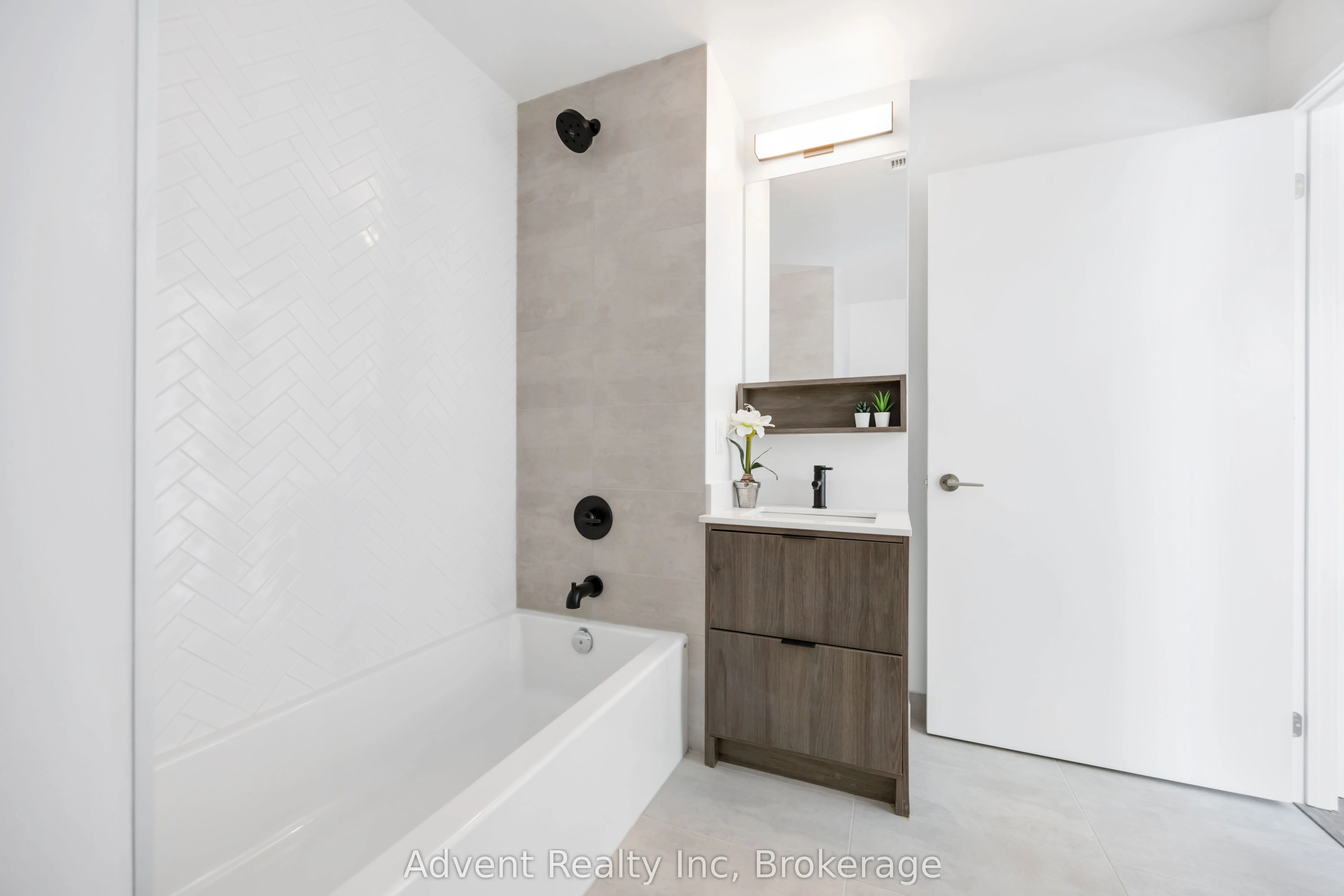 8888 YONGE Street, #412