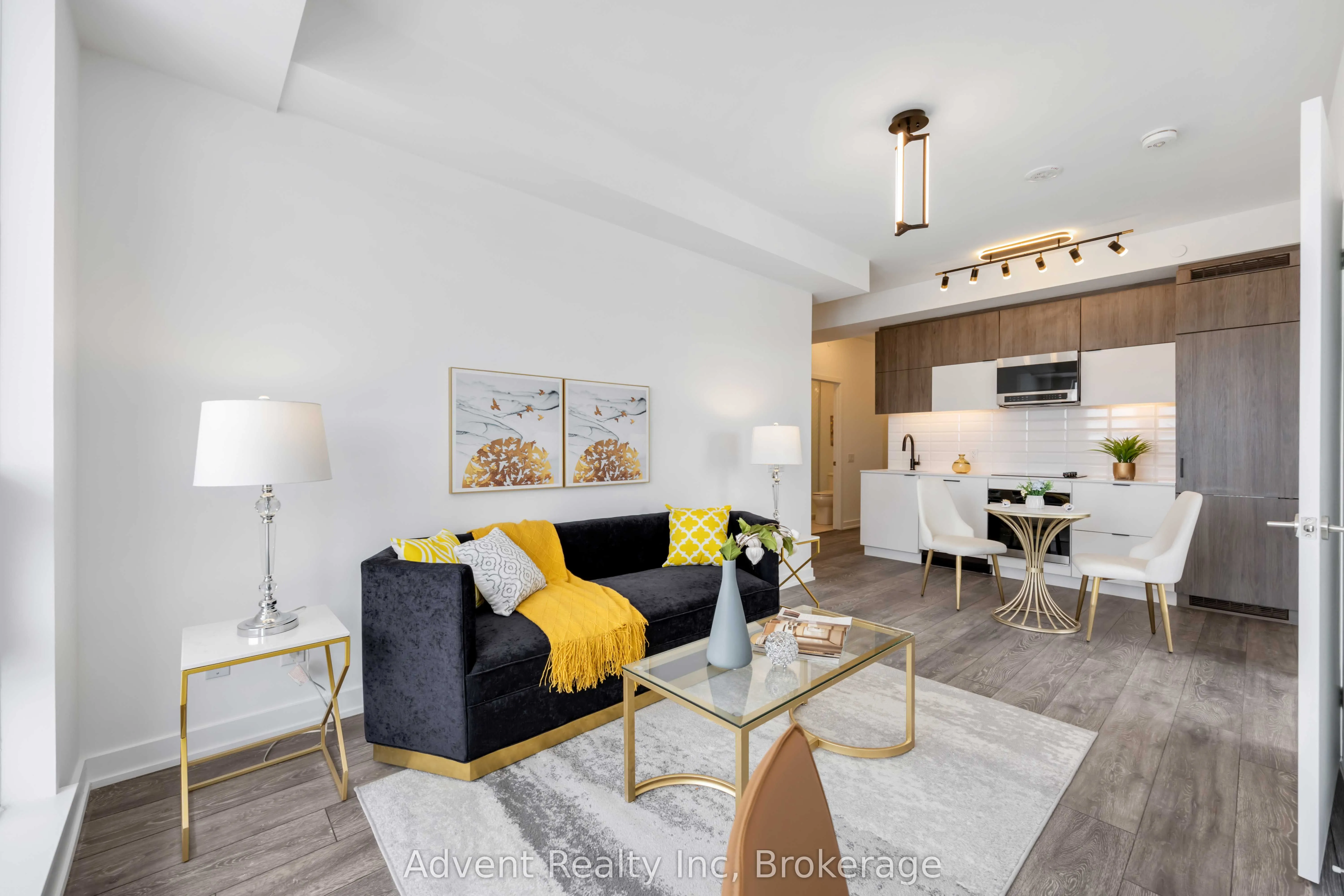 8888 YONGE Street, #412