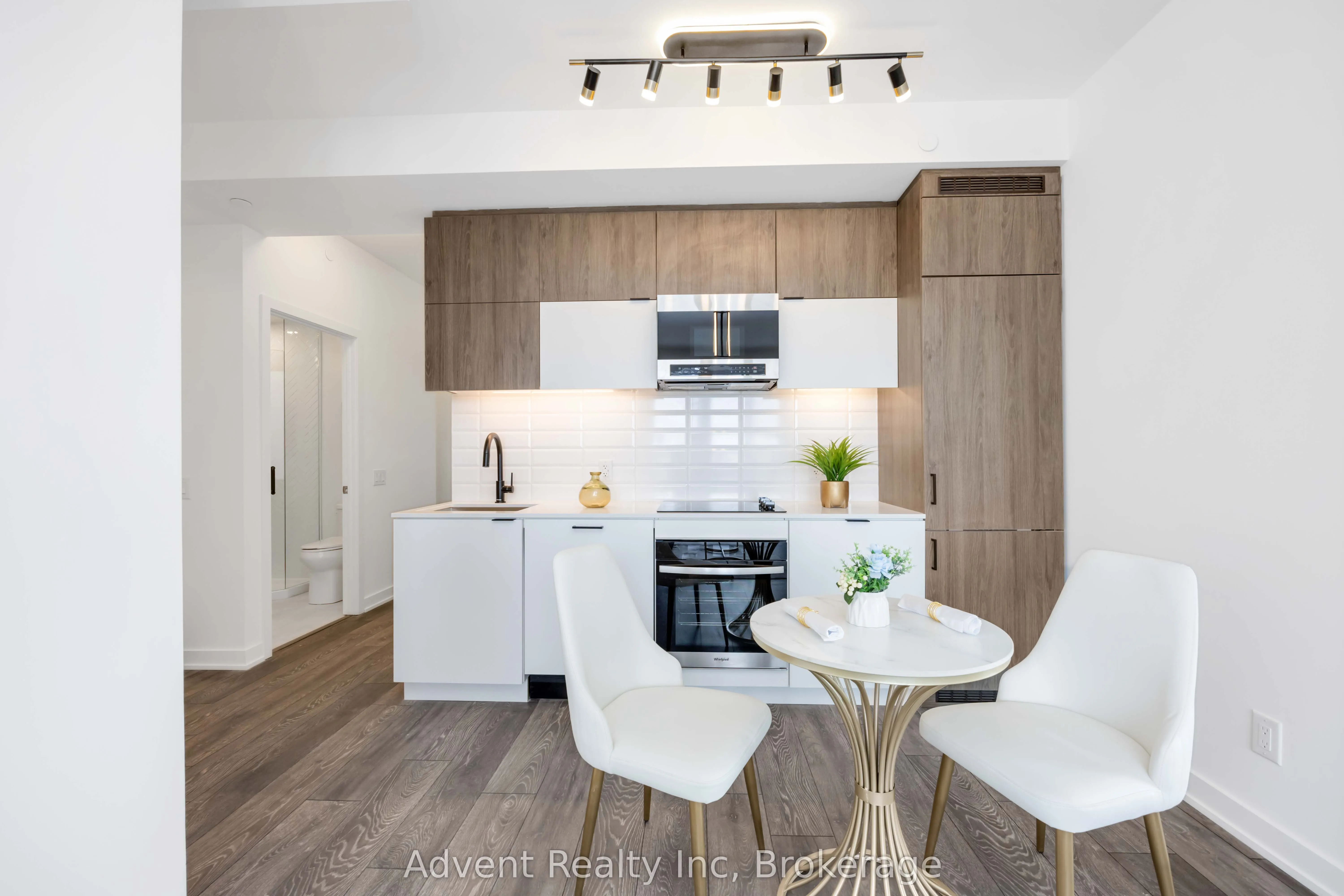 8888 YONGE Street, #412