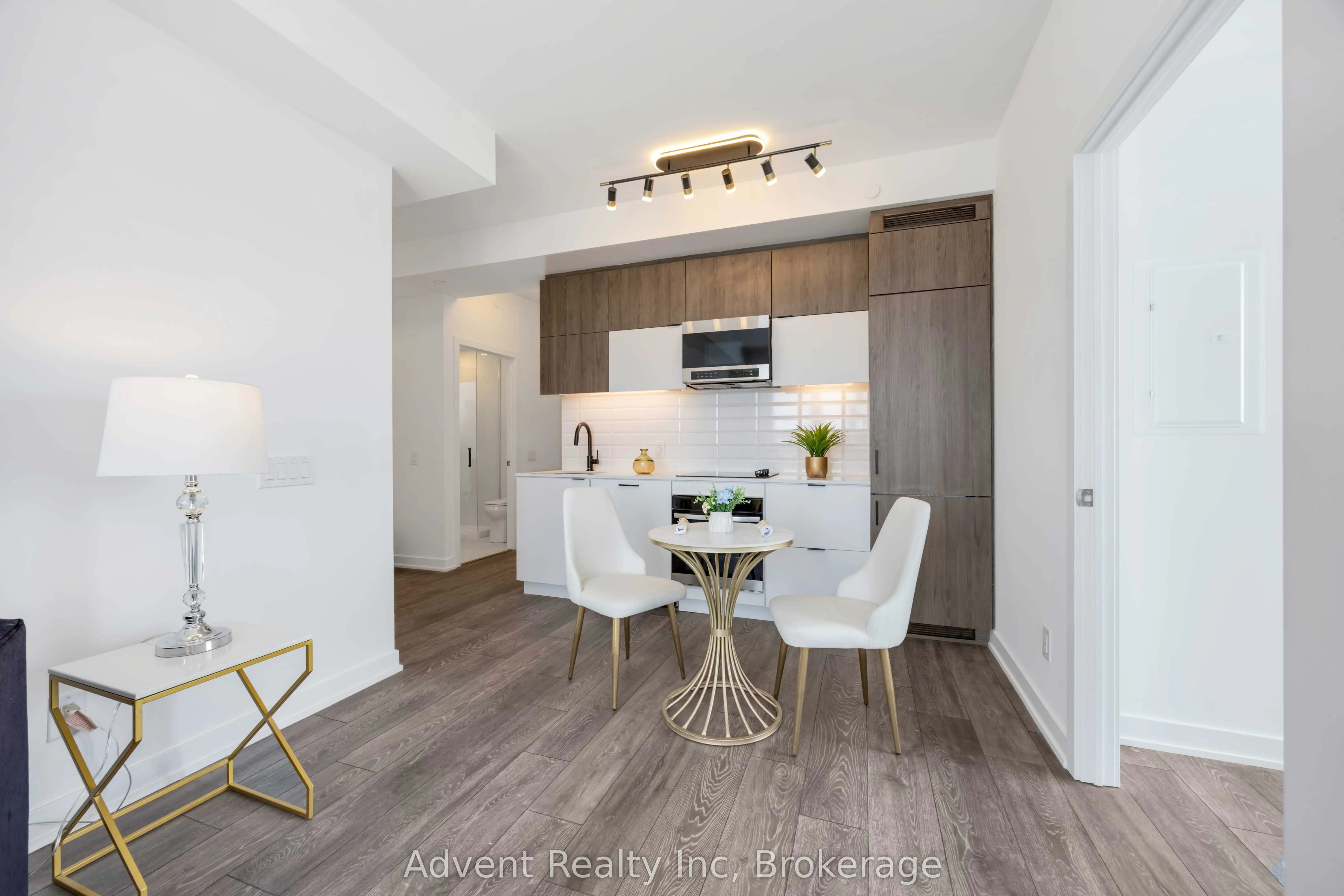 8888 YONGE Street, #412