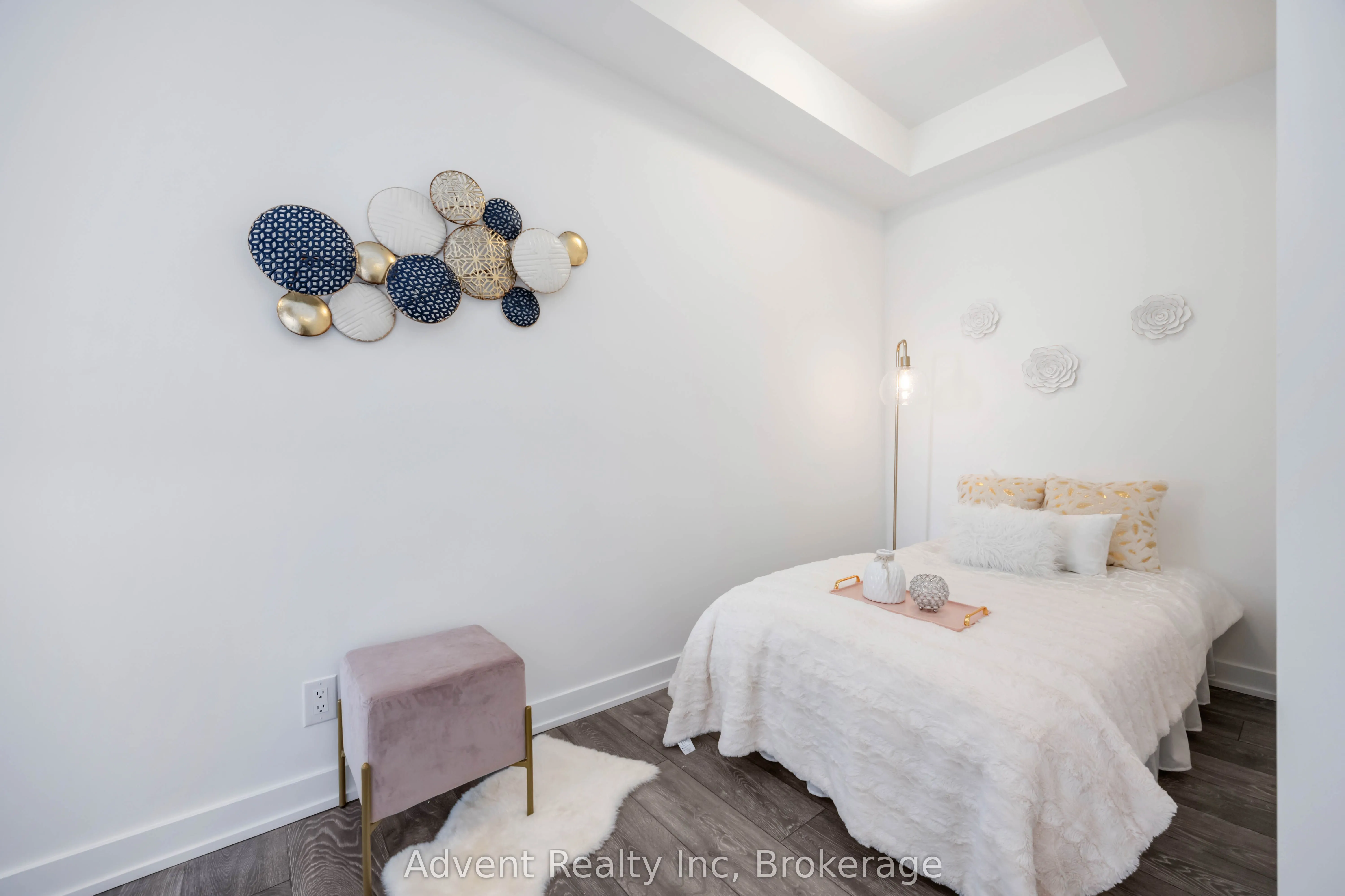 8888 YONGE Street, #412