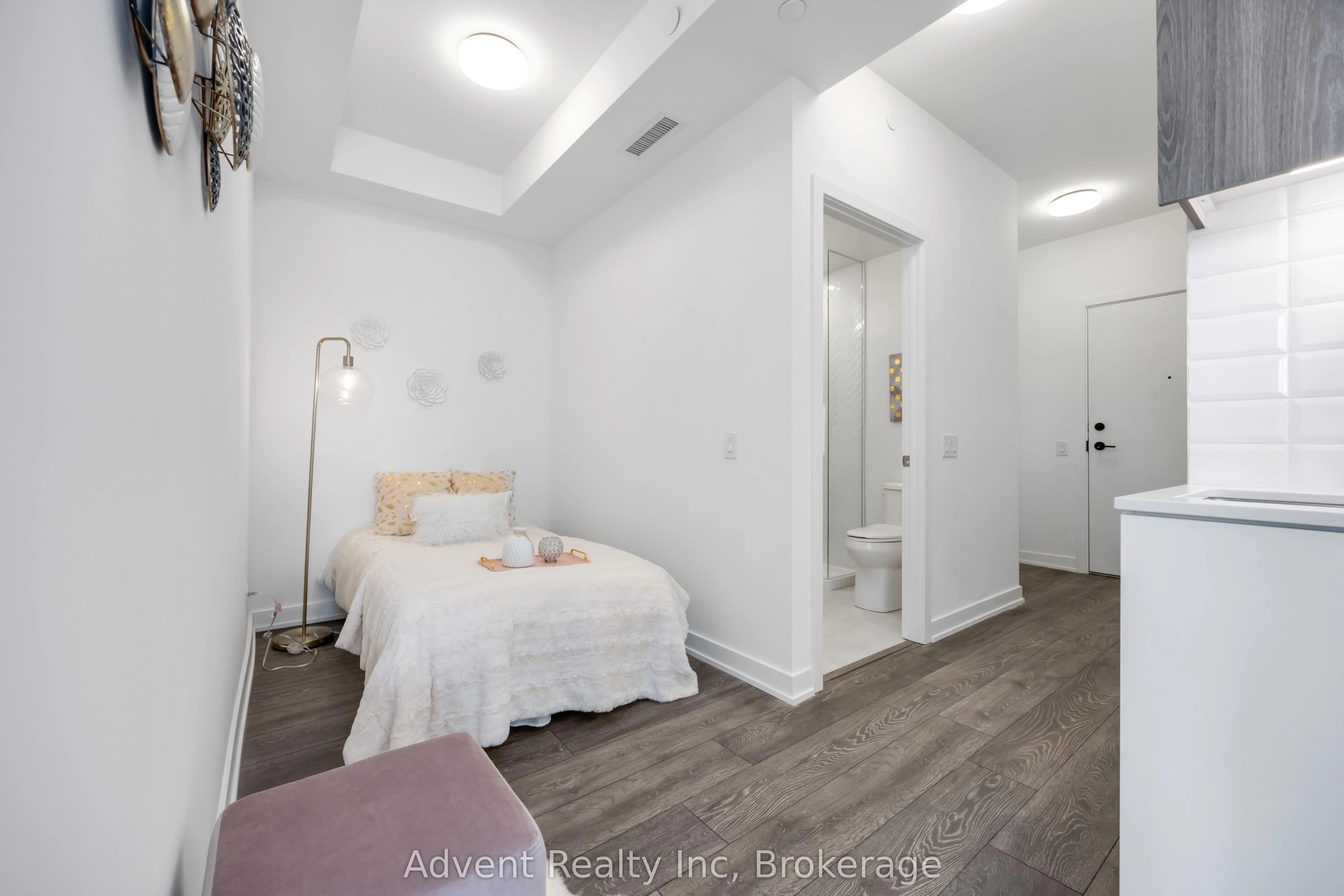 8888 YONGE Street, #412