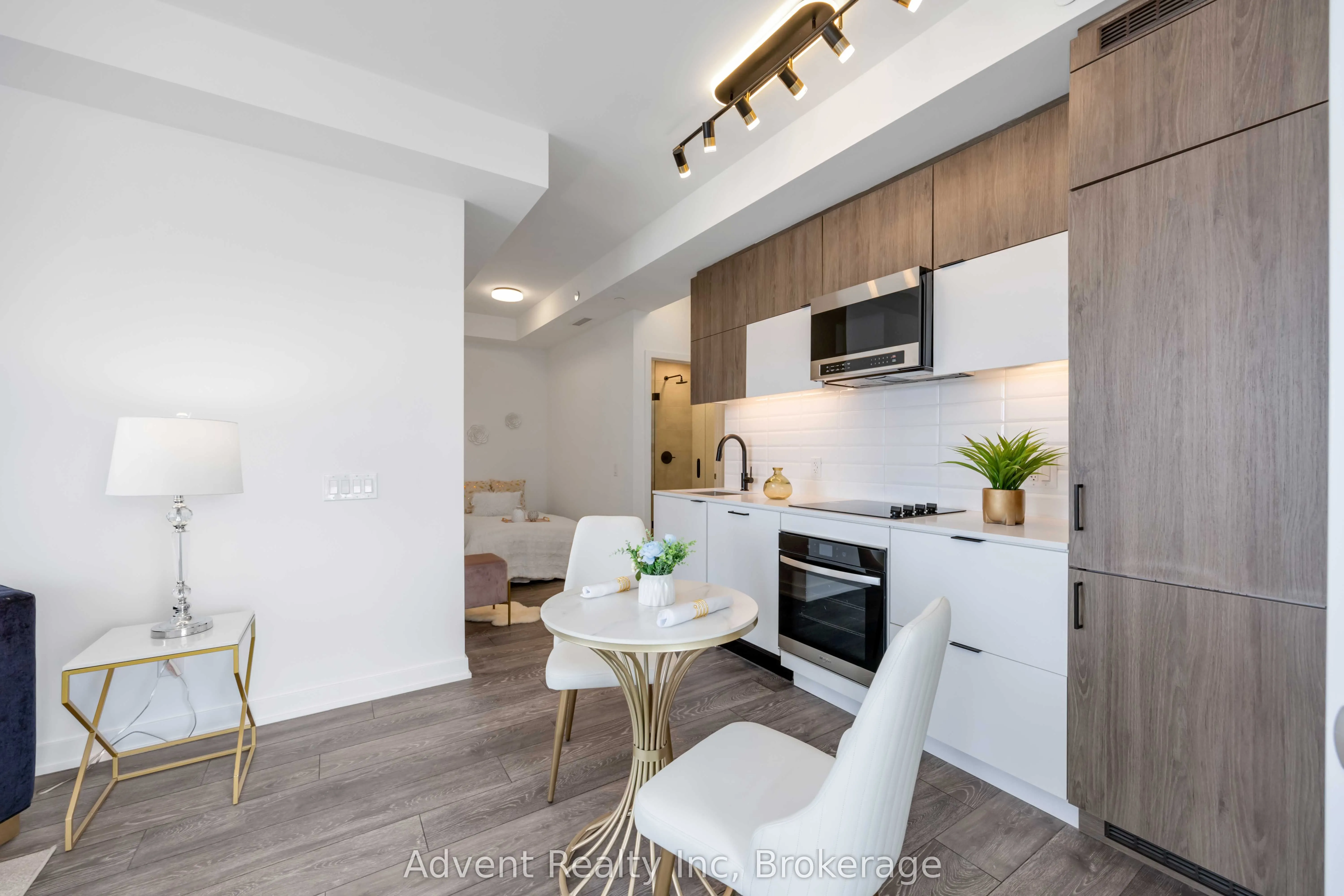 8888 YONGE Street, #412
