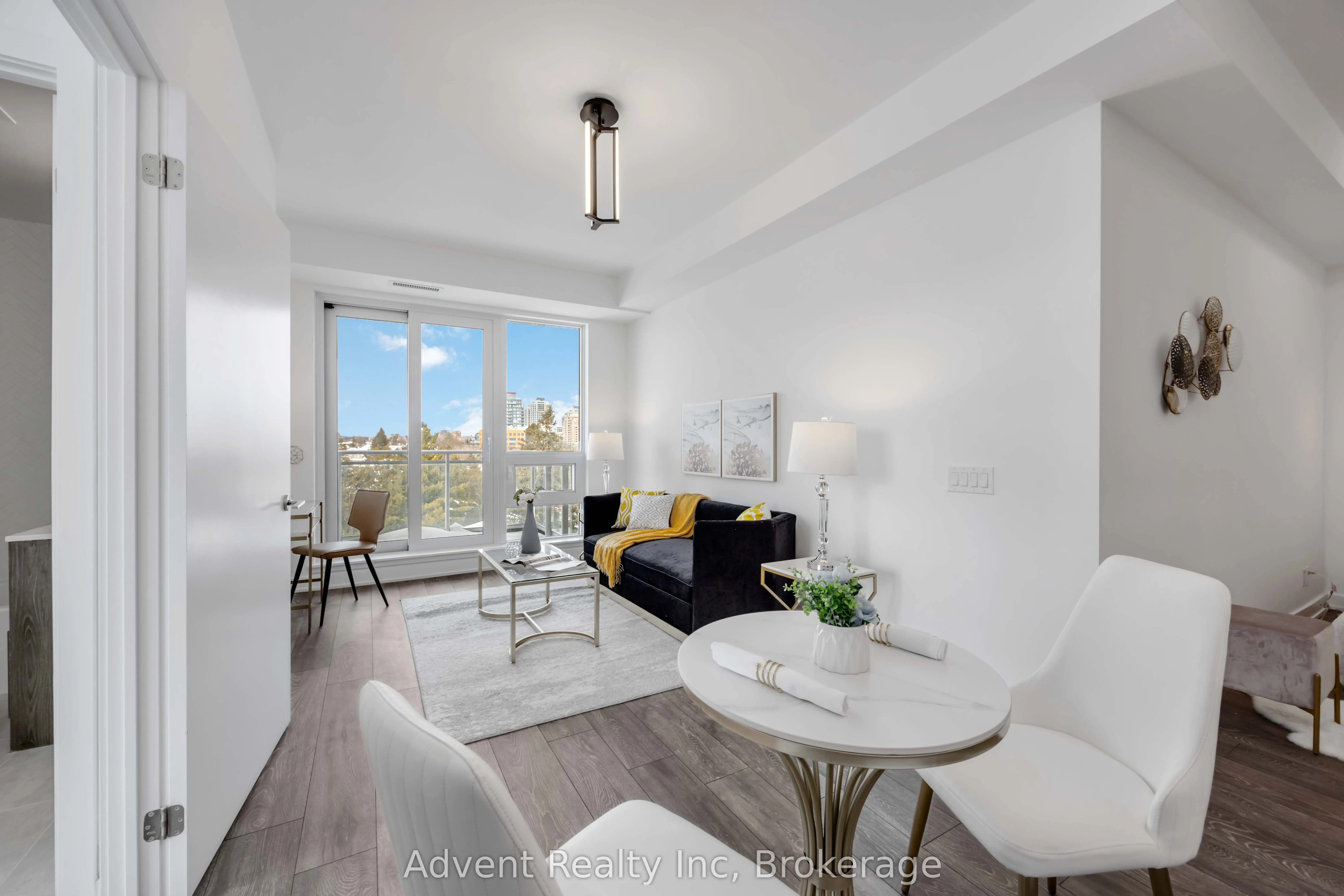 8888 YONGE Street, #412