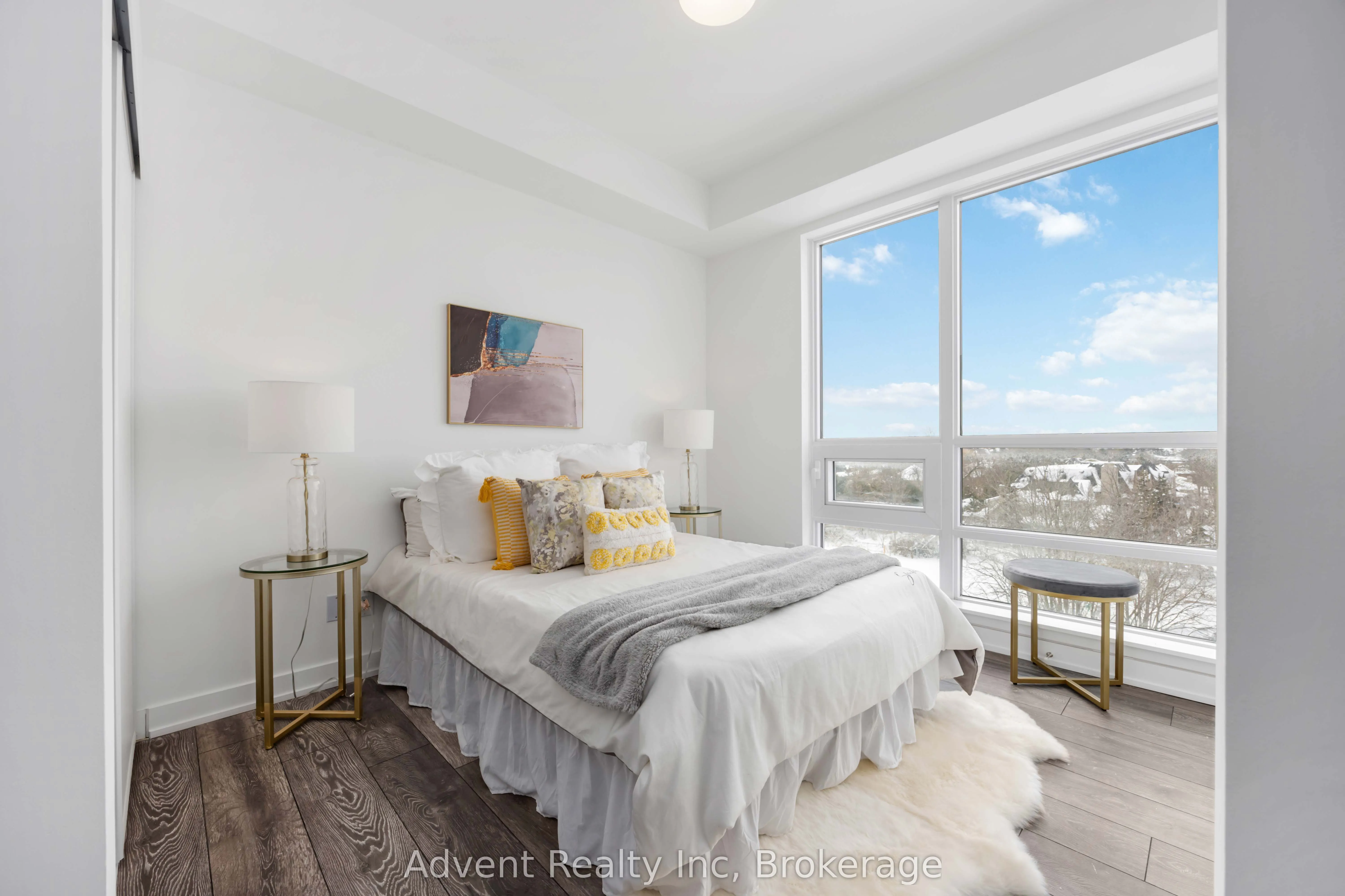 8888 YONGE Street, #412