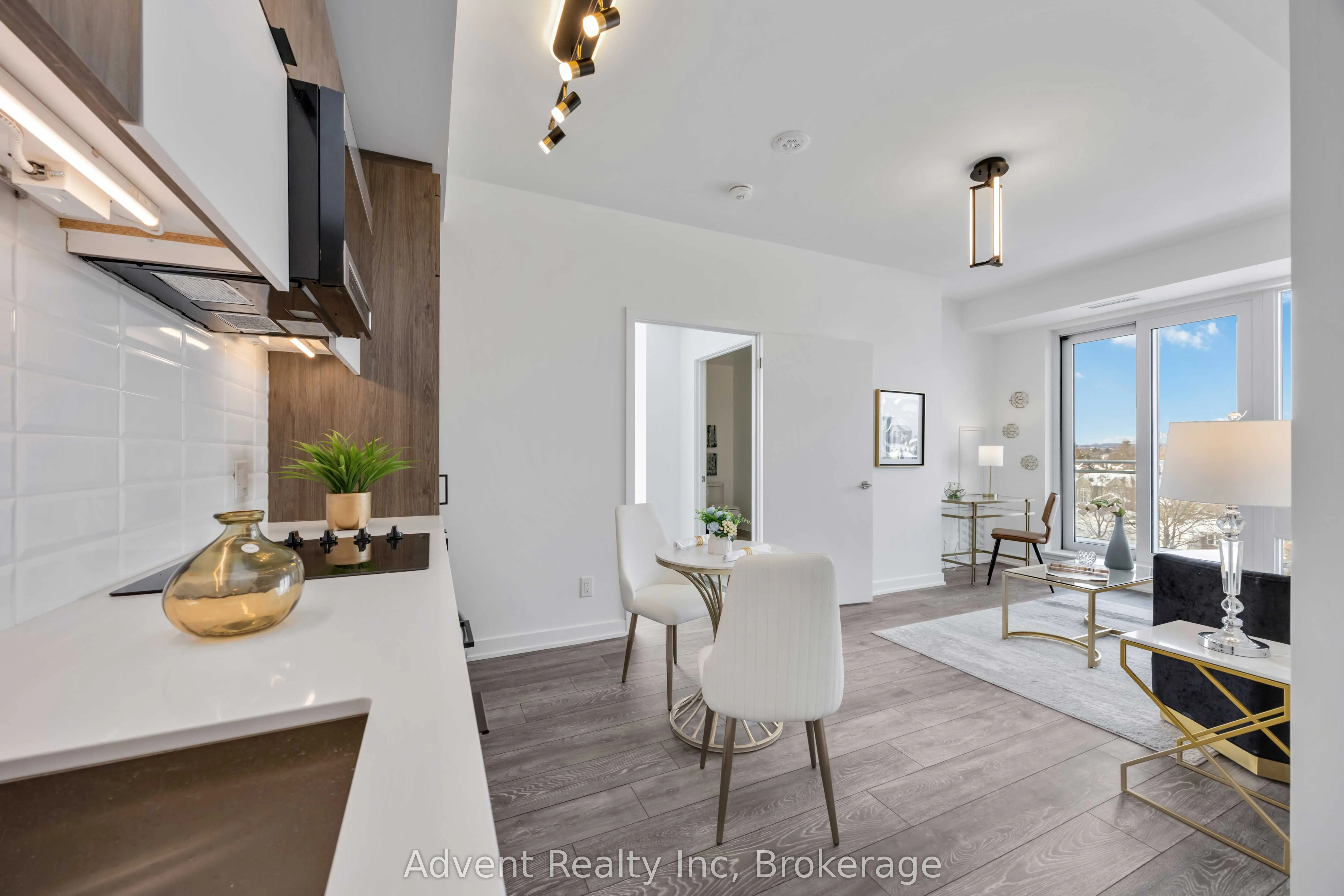8888 YONGE Street, #412