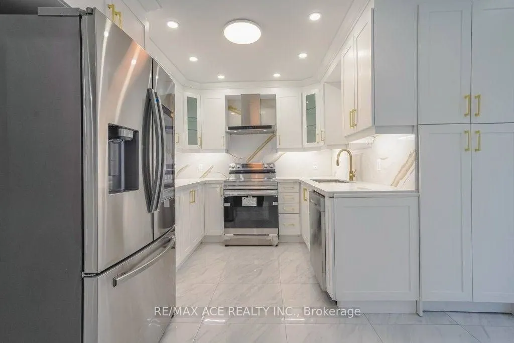 168 Roxbury Street, #Main