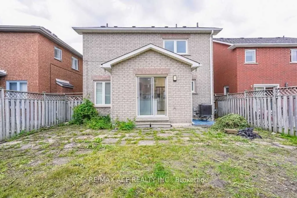 168 Roxbury Street, #Main