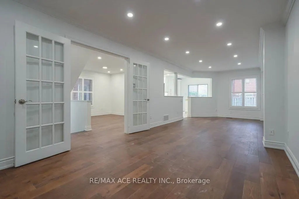 168 Roxbury Street, #Main
