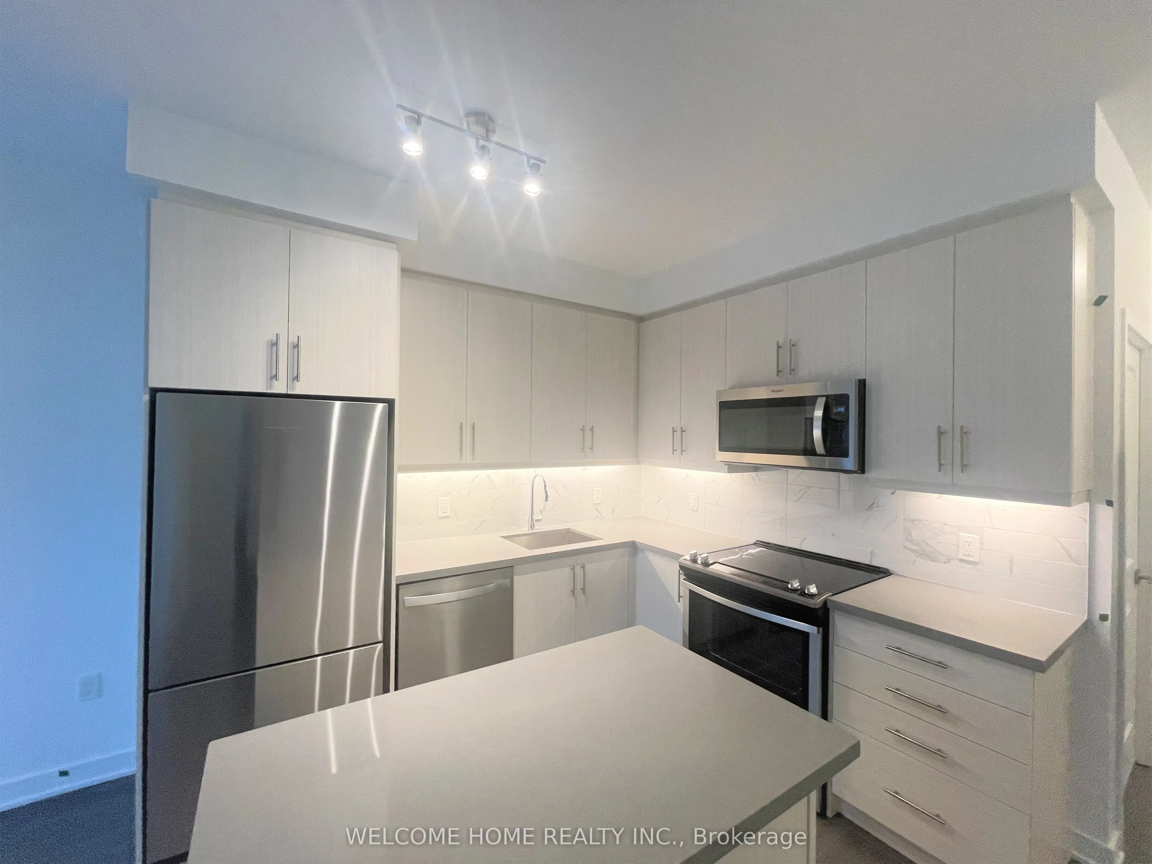 85 Oneida Crescent, #904