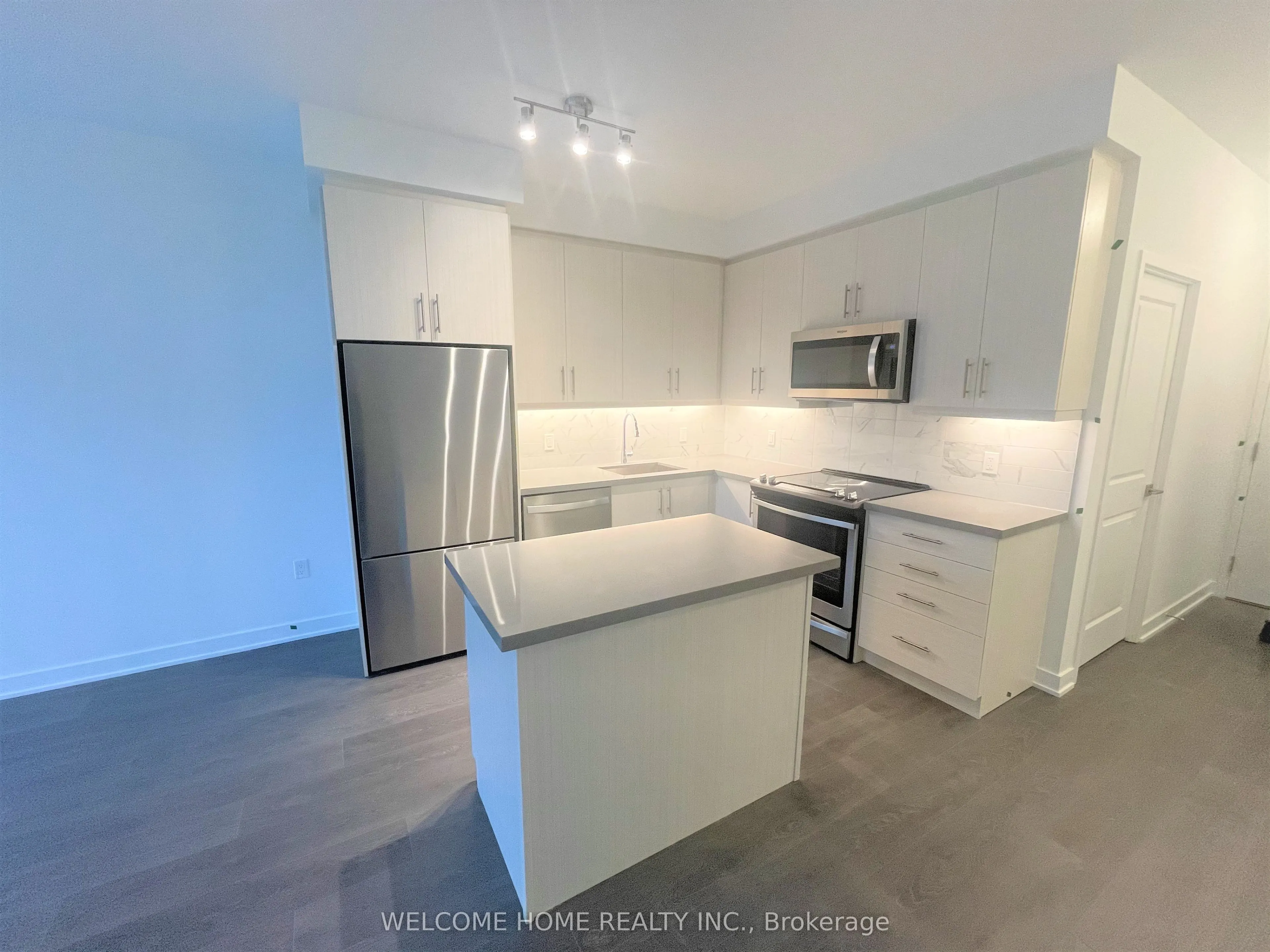 85 Oneida Crescent, #904