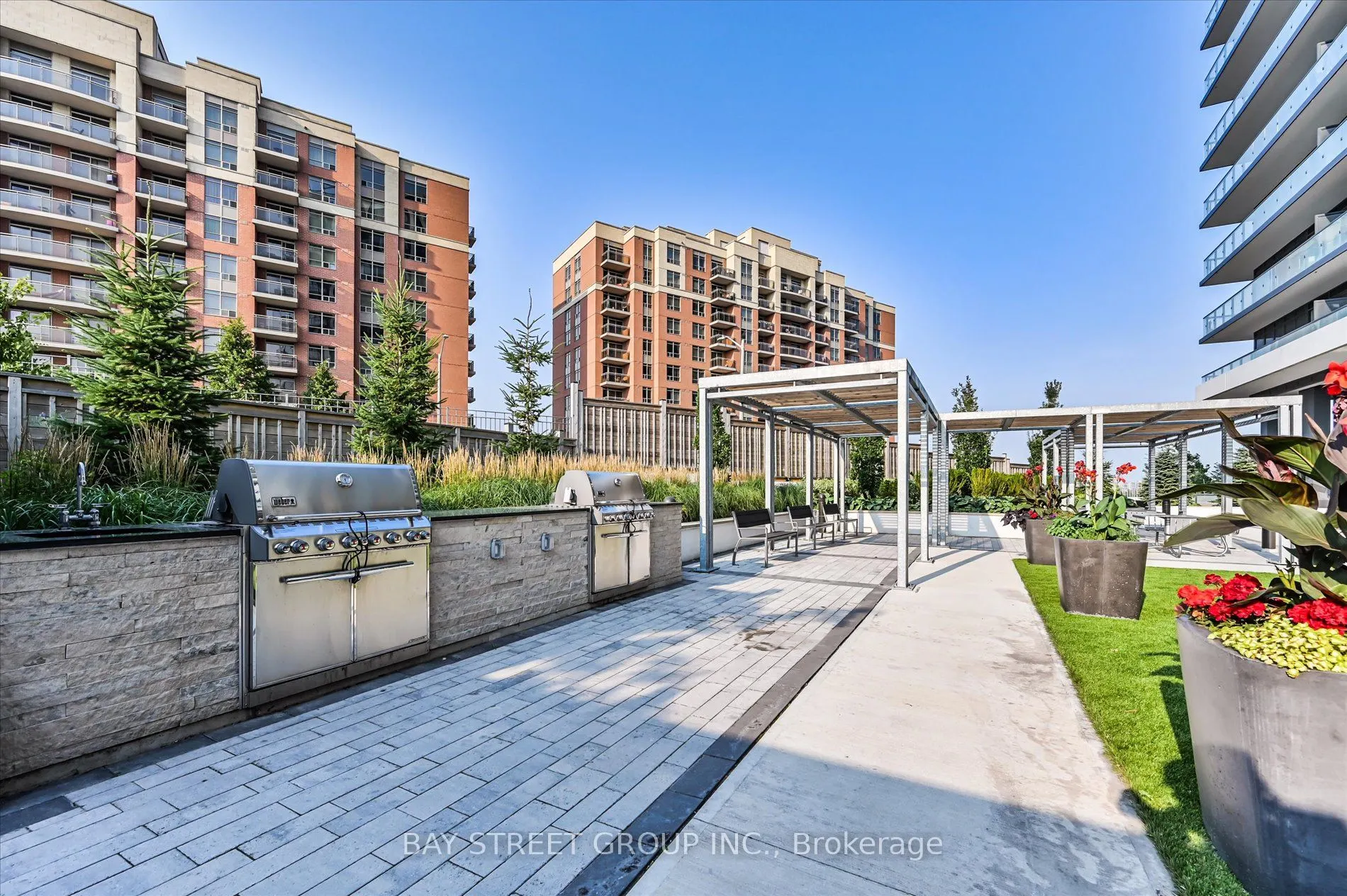 85 Oneida Crescent, #1112