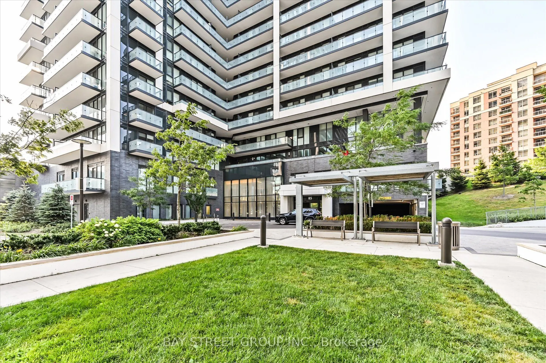 85 Oneida Crescent, #1112