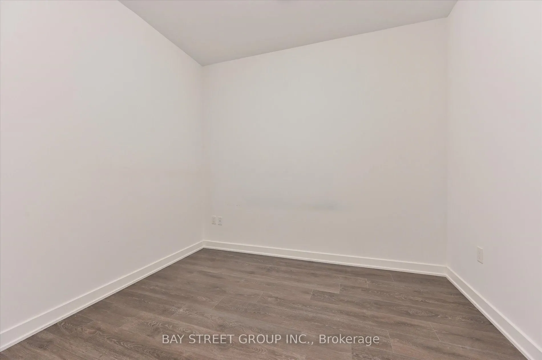85 Oneida Crescent, #1112